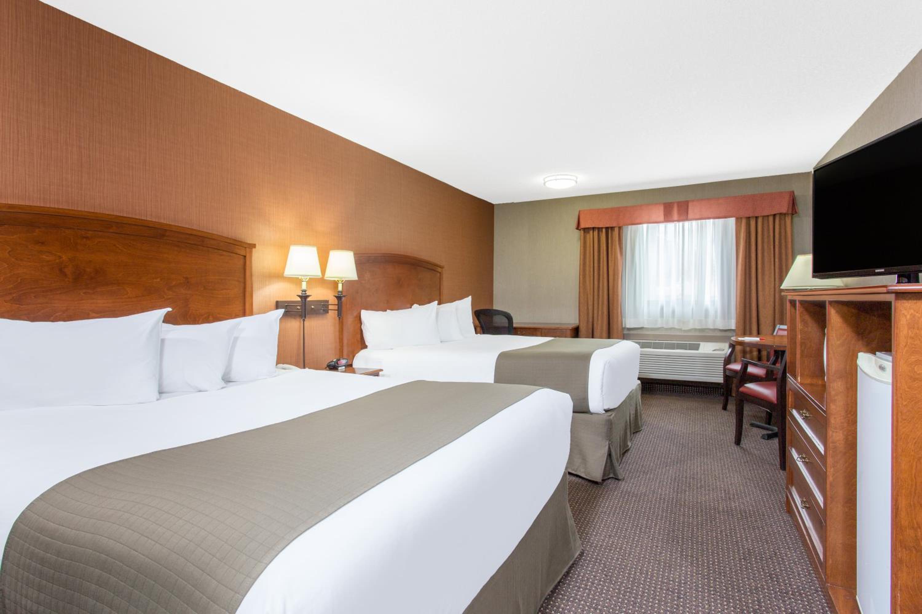 Queen Room with Two Queen Beds - Photo 1