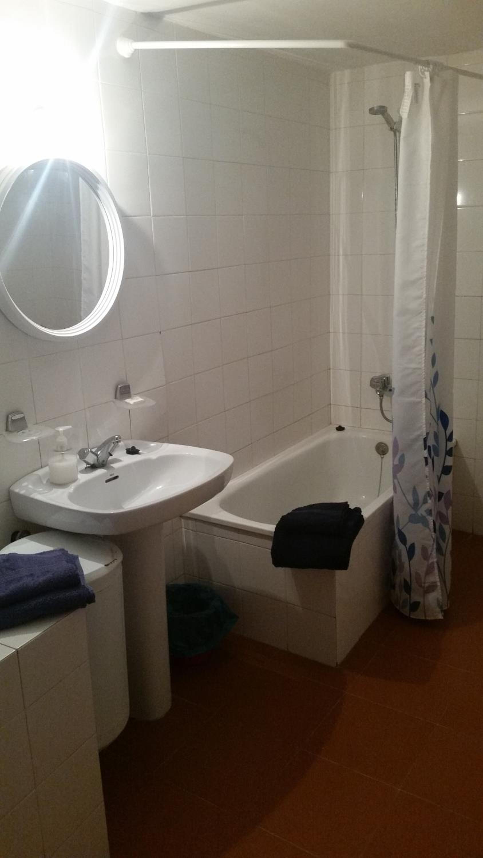 Quadruple Room with Bathroom - Photo 5