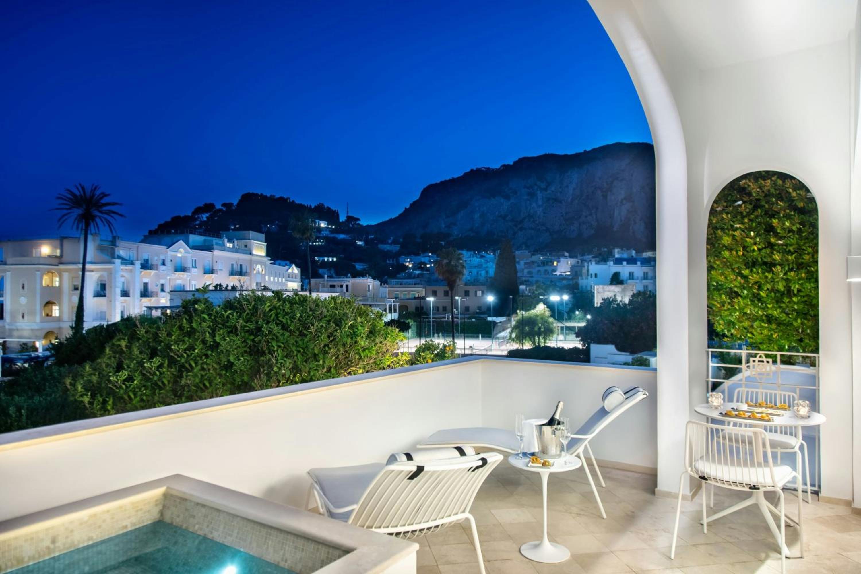 Camerelle Junior King Suite with Garden View - Photo 1