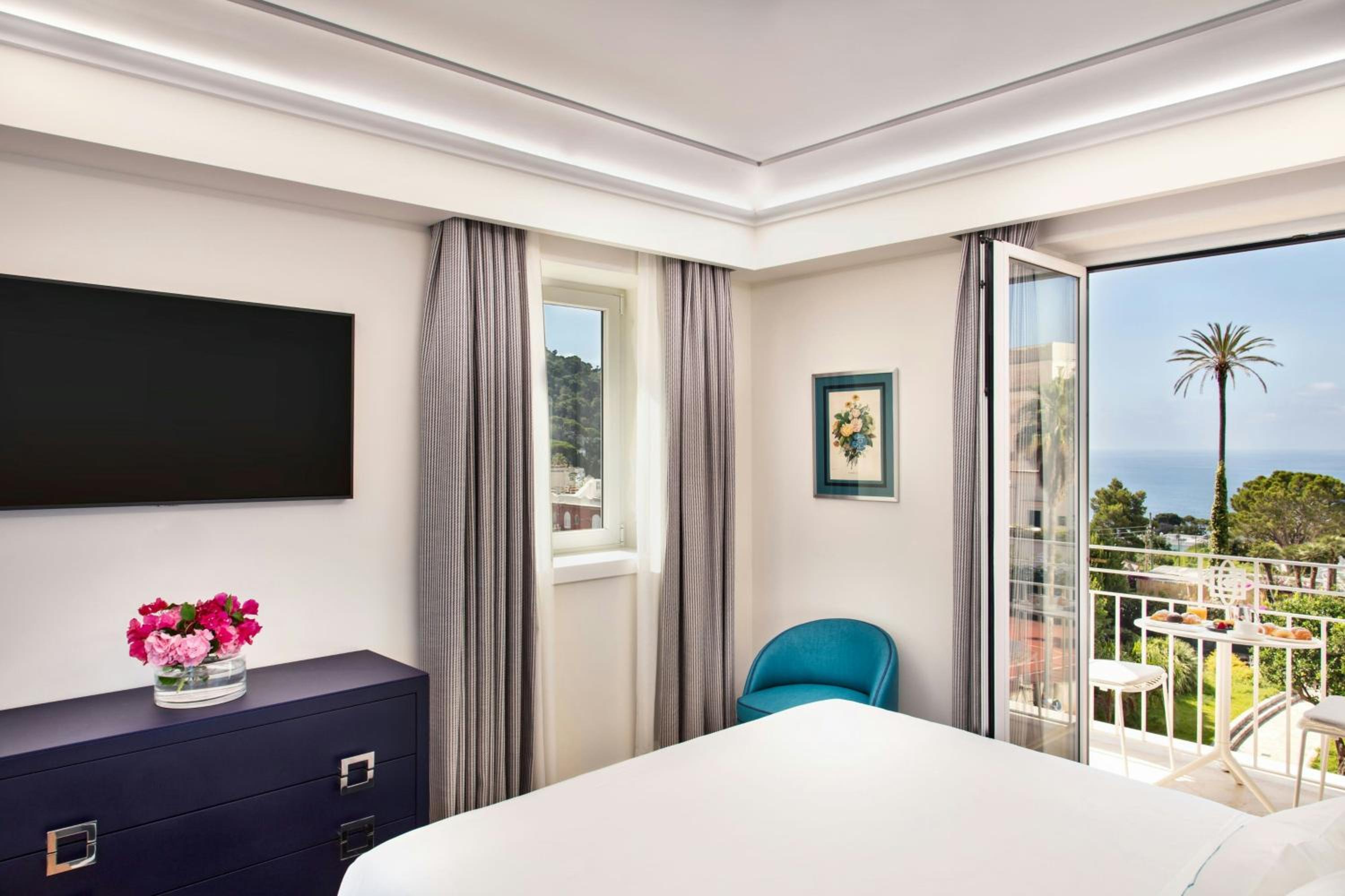 One-Bedroom Capri King Suite with Balcony and Sea View - Photo 1