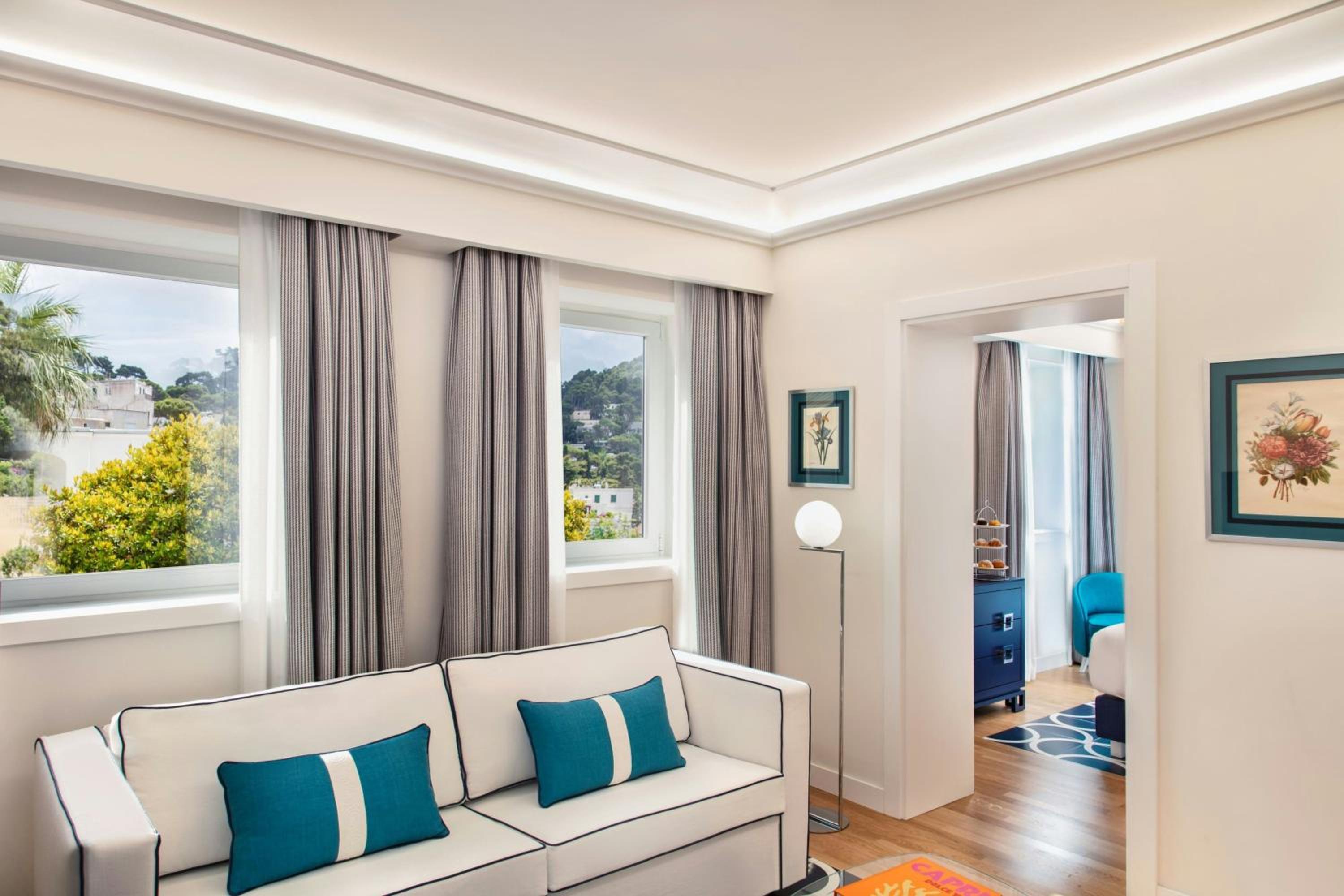 One-Bedroom Capri King Suite with Balcony and Sea View - Photo 2