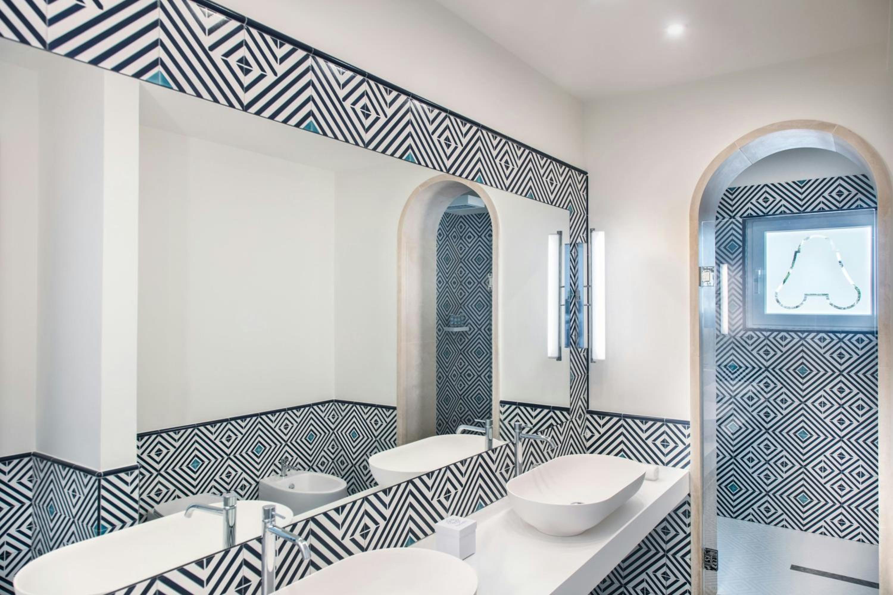 Capri Junior King Suite with Balcony and Sea View - Photo 1