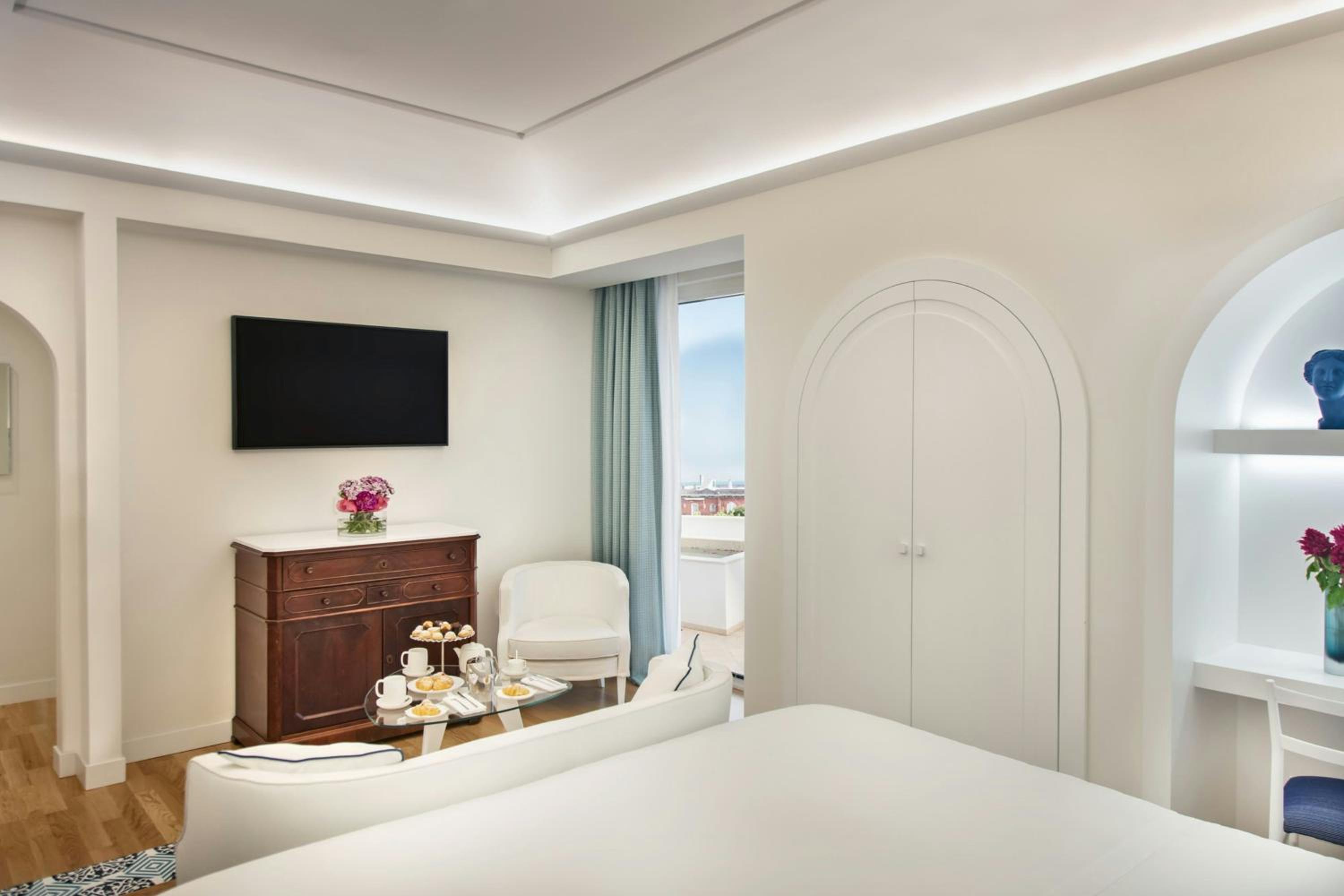 Camerelle Junior King Suite with Garden View - Photo 3