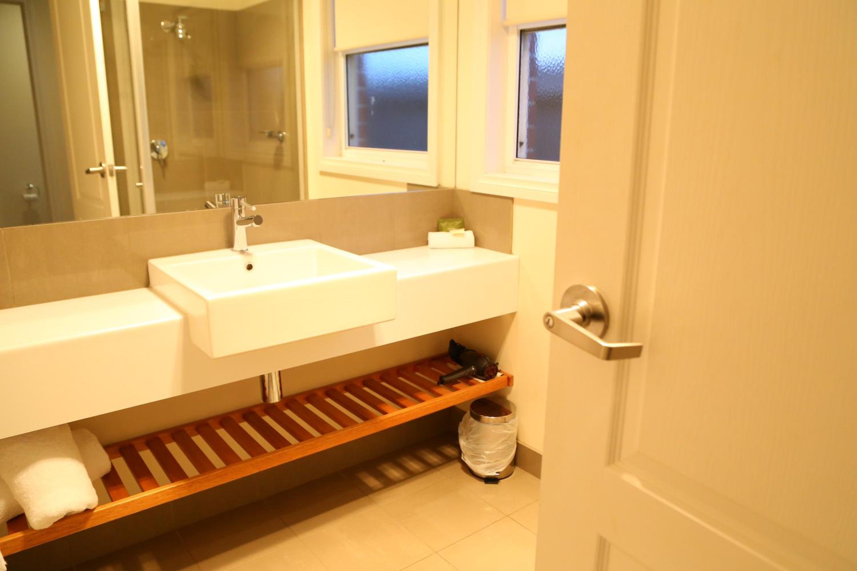Deluxe Double Room with Extra Bed - Photo 4