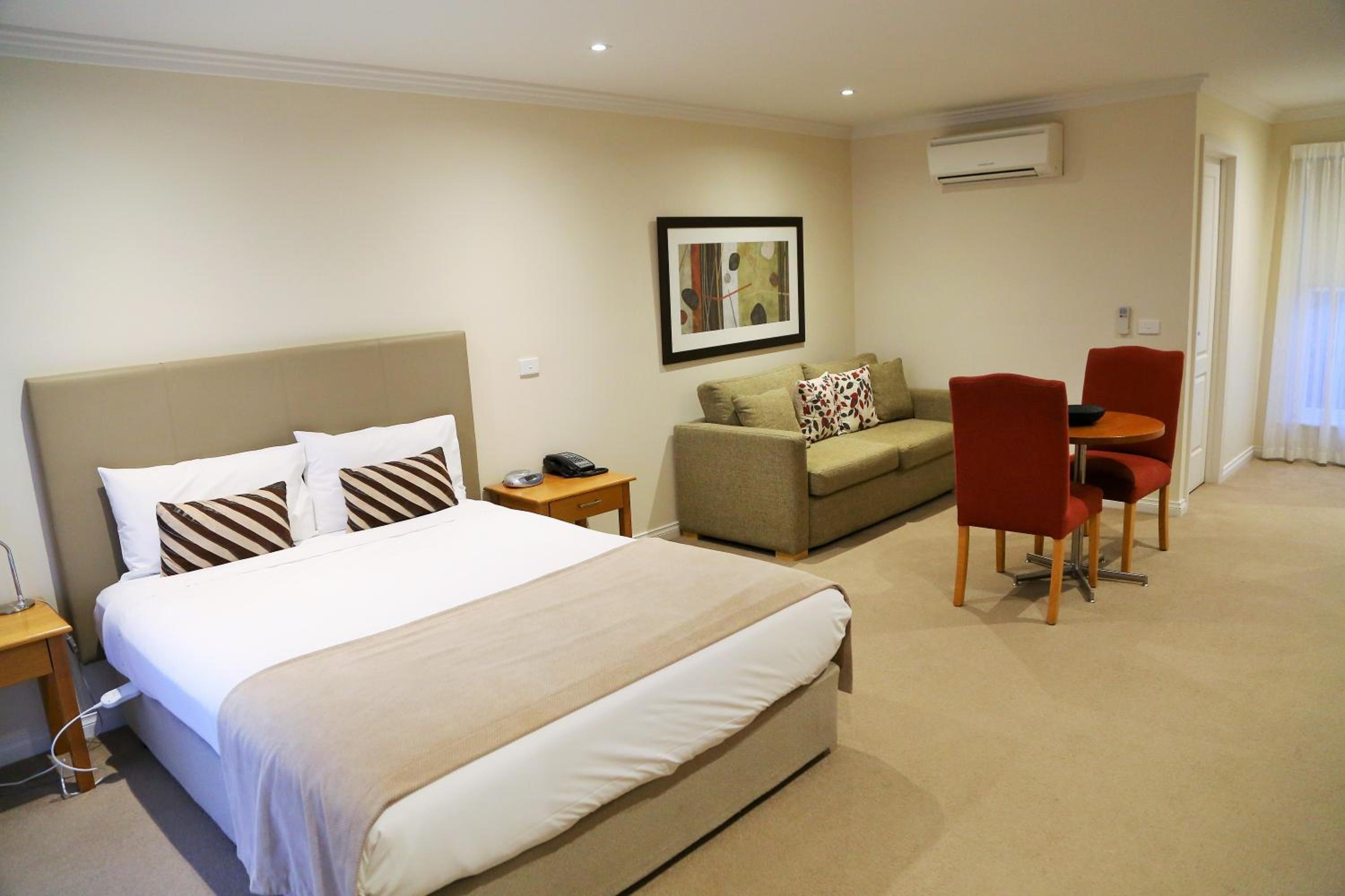 Deluxe Double Room with Extra Bed - Photo 1