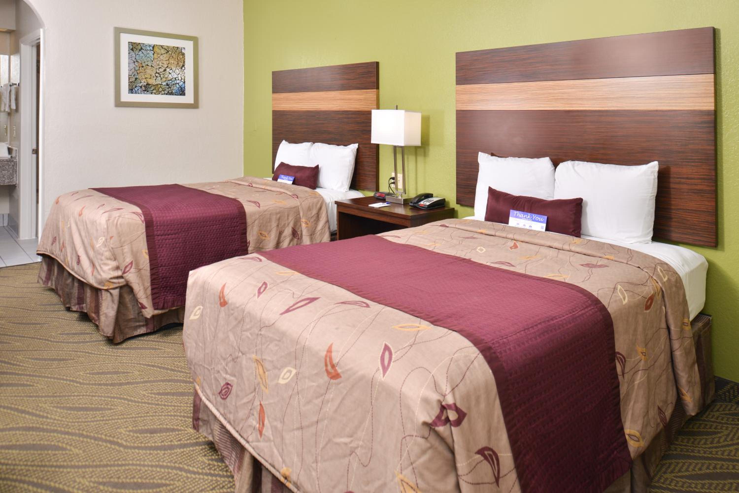Double Room with Two Double Beds - Photo 2