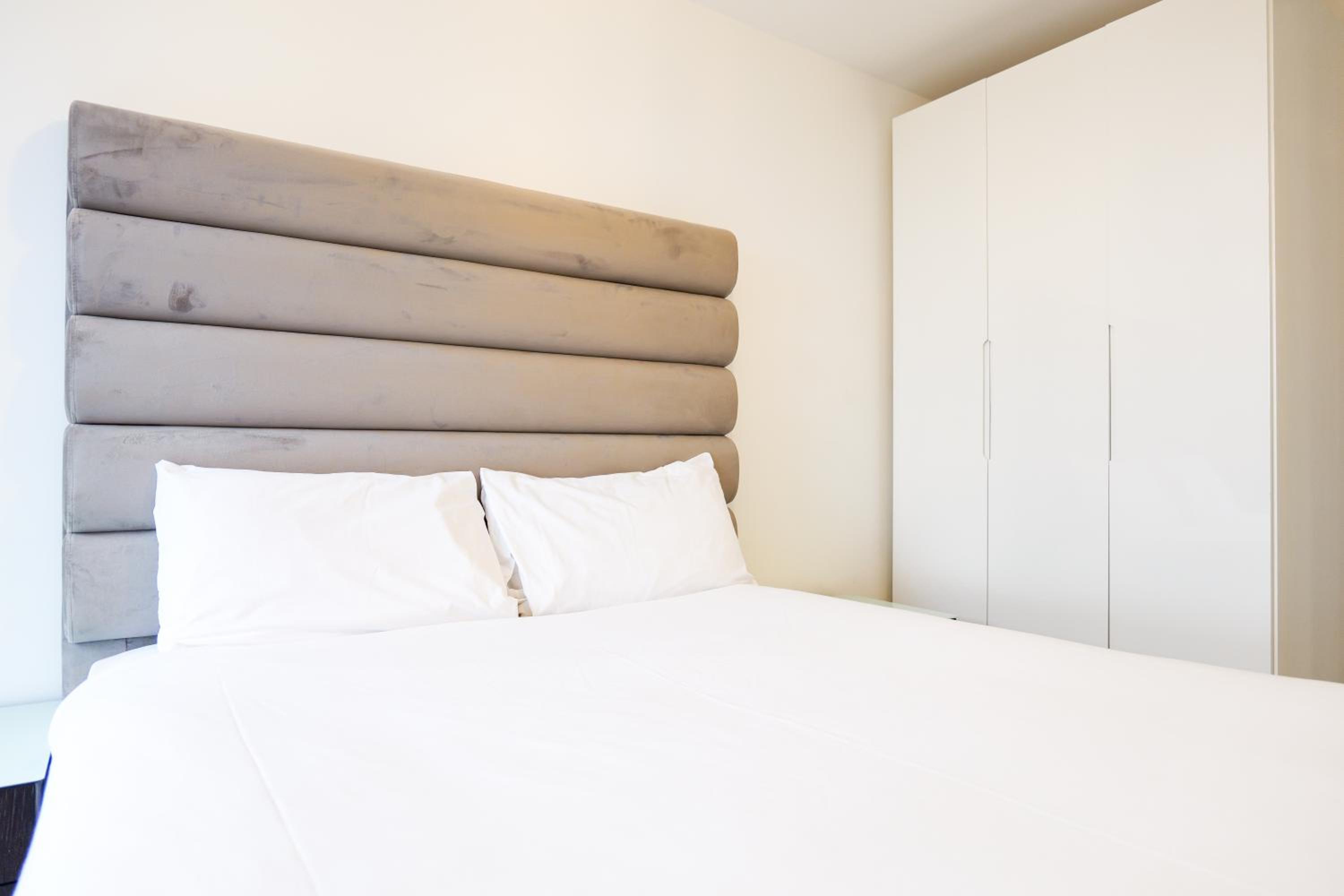 Two-Bedroom Apartment with View photo 2
