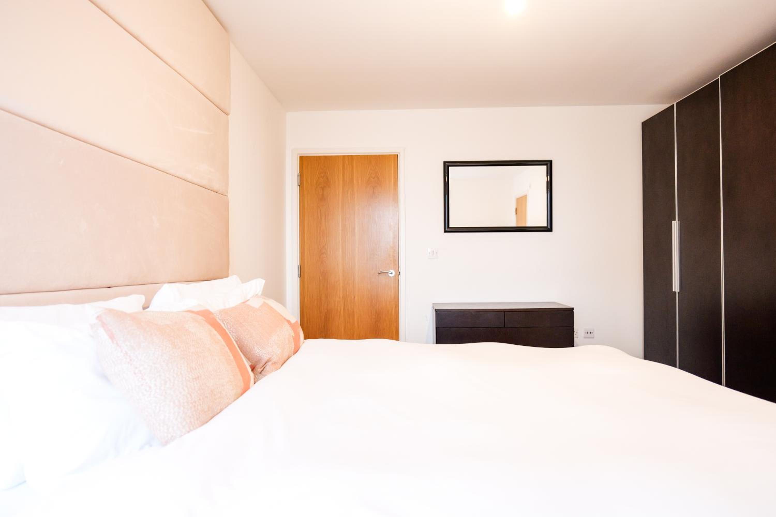 Two-Bedroom Apartment with View photo 3