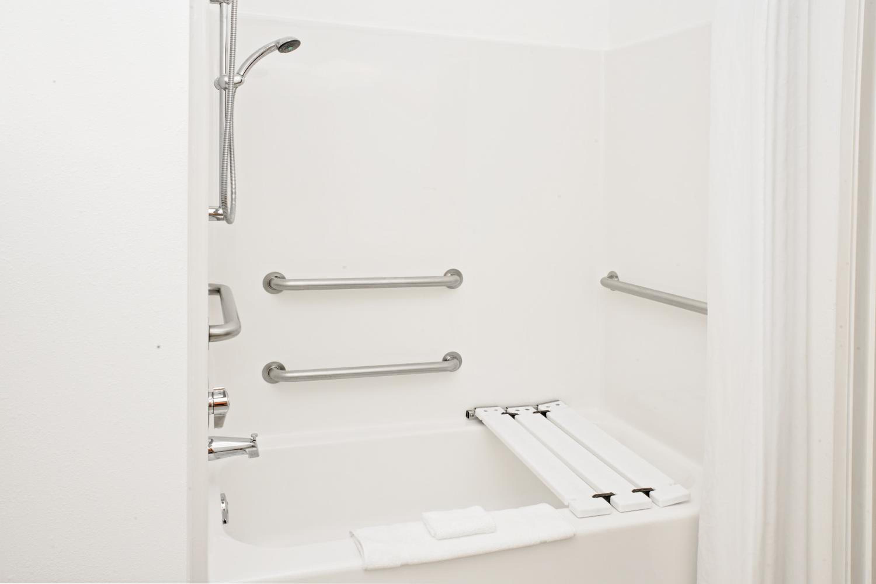 King Room - Disability Access - Non-Smoking - Photo 2