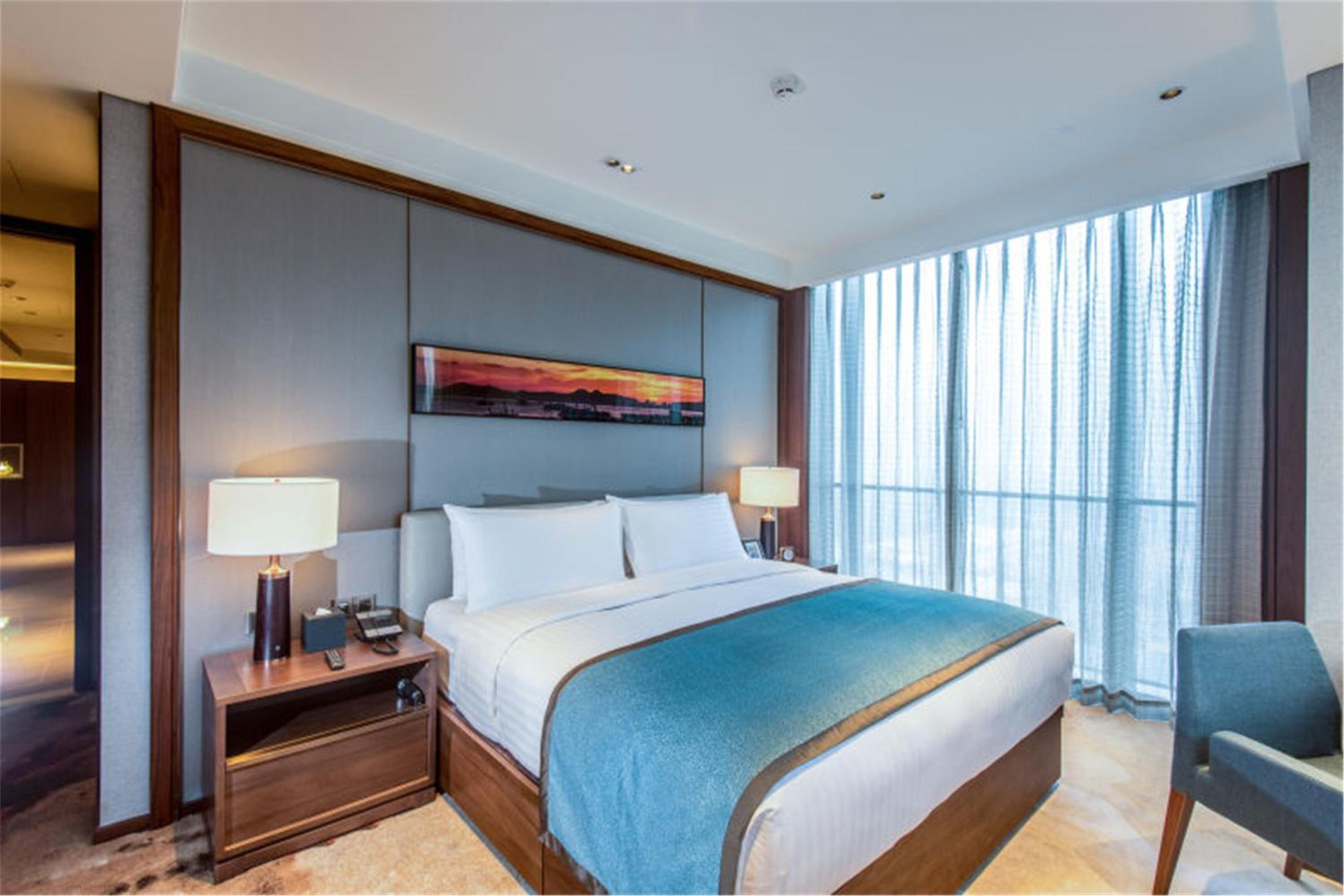 Superior One-Bedroom Apartment