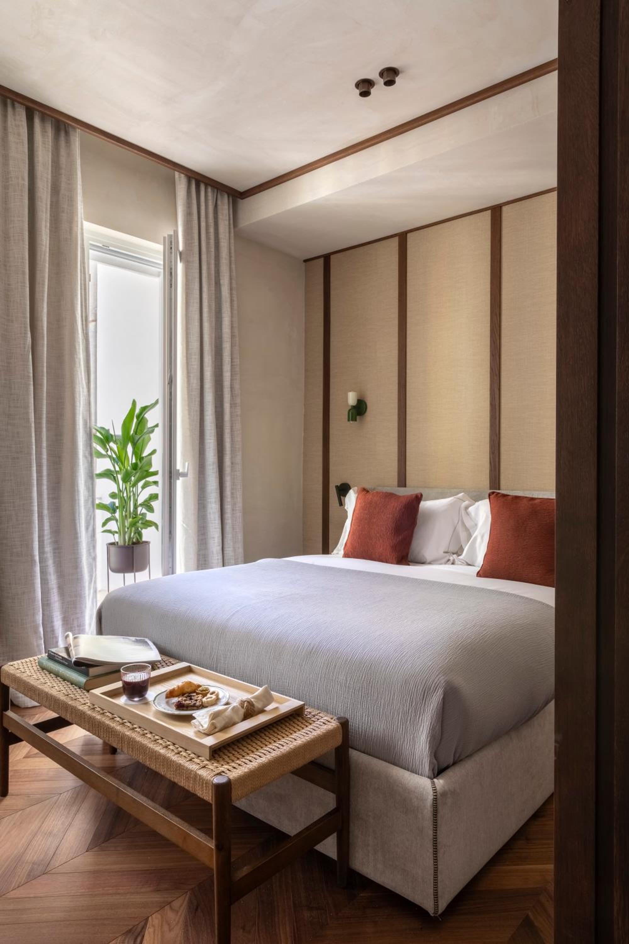 King Suite with Balcony photo 2