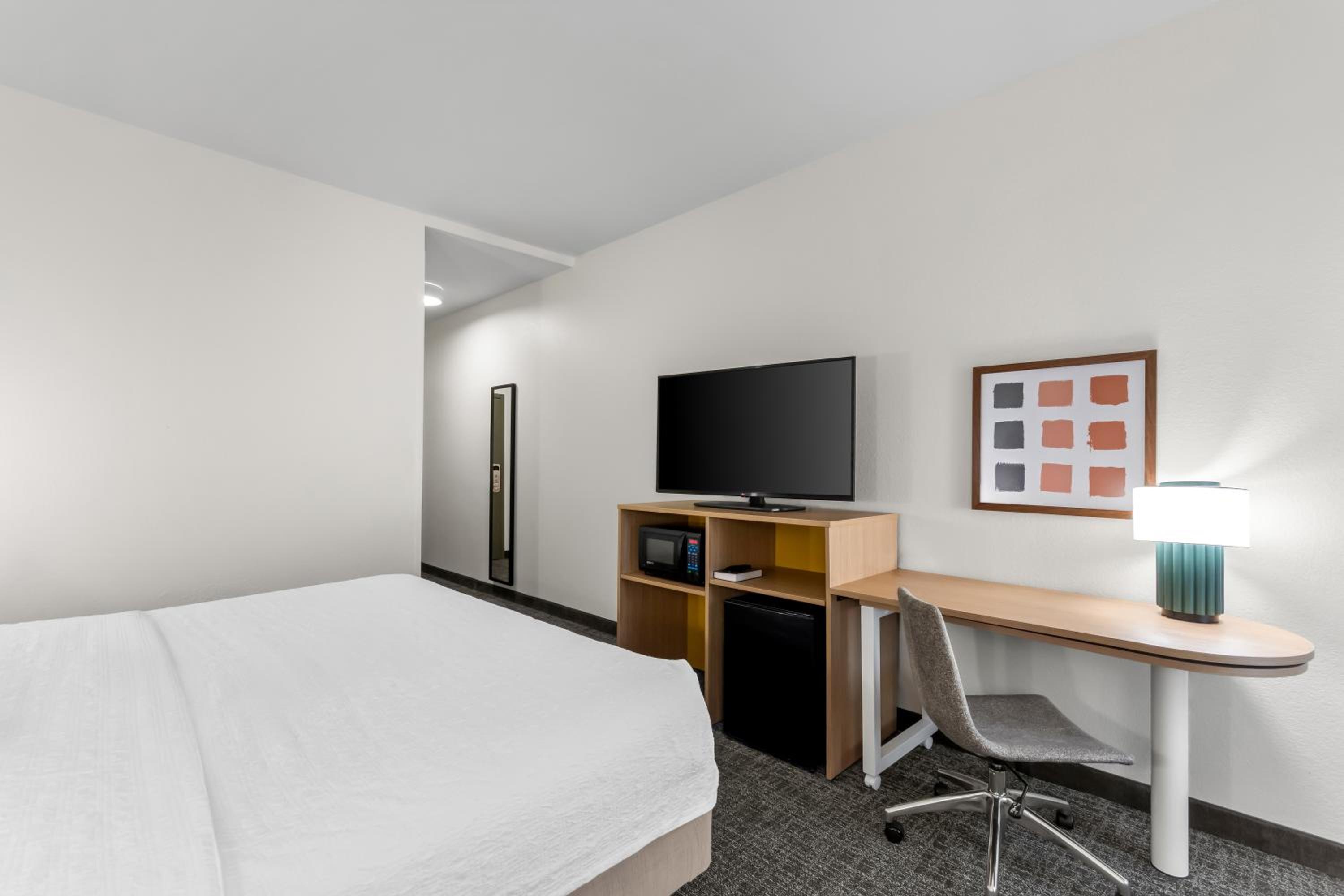 King Room with Bath Tub - Mobility/Hearing Access