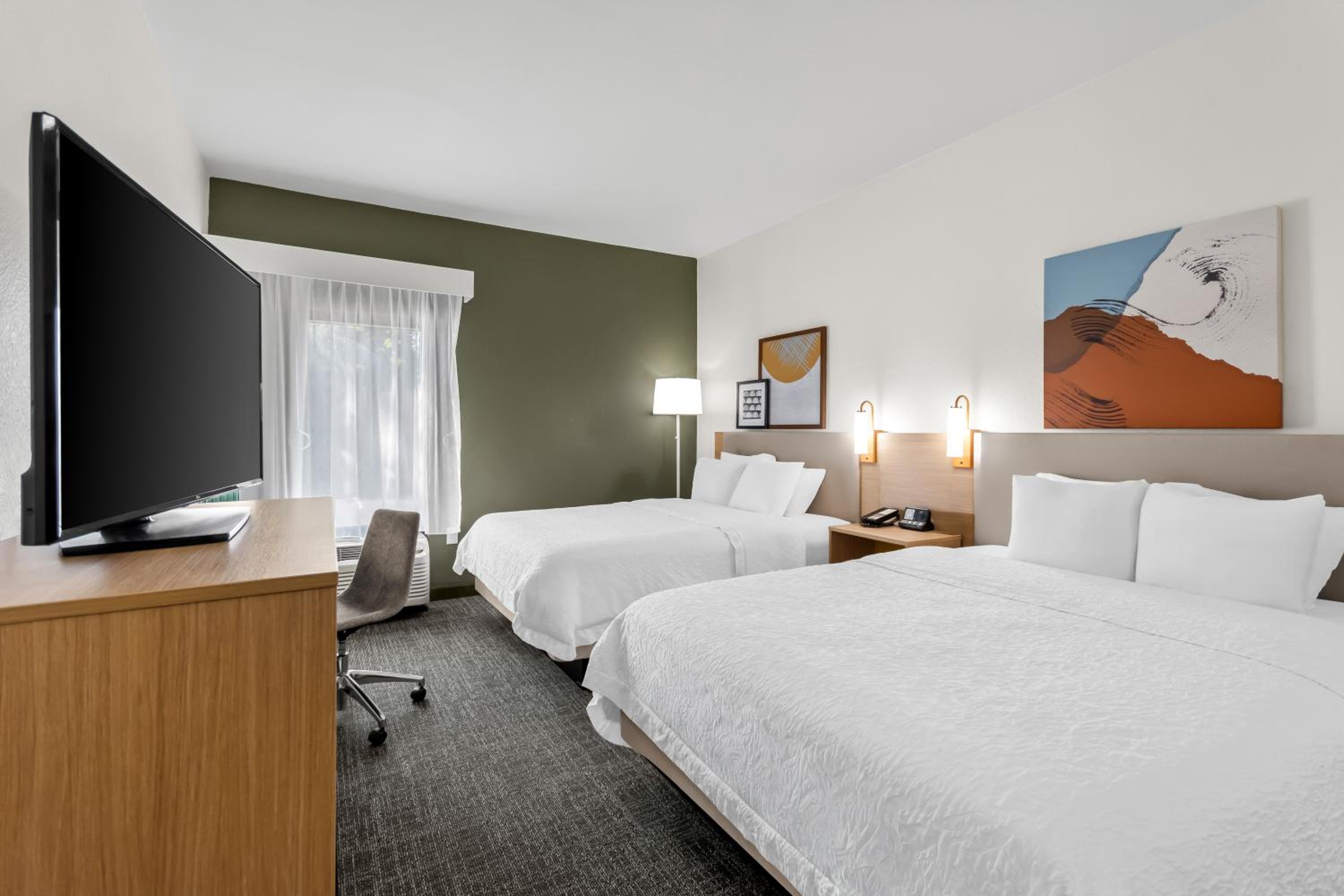 Queen Room with Two Queen Beds - Photo 2