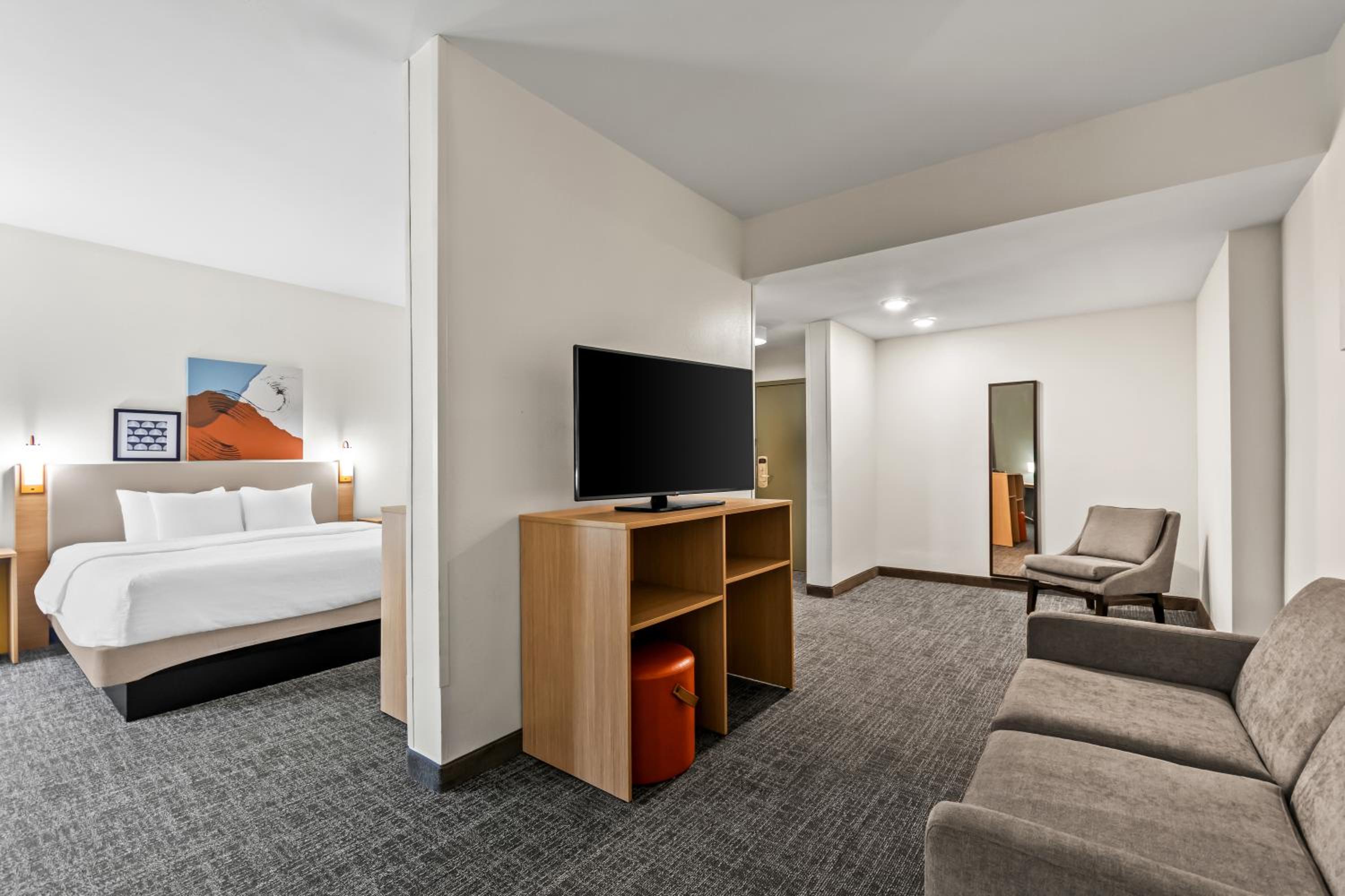 King Room with Sofa Bed - Non-Smoking - Photo 3