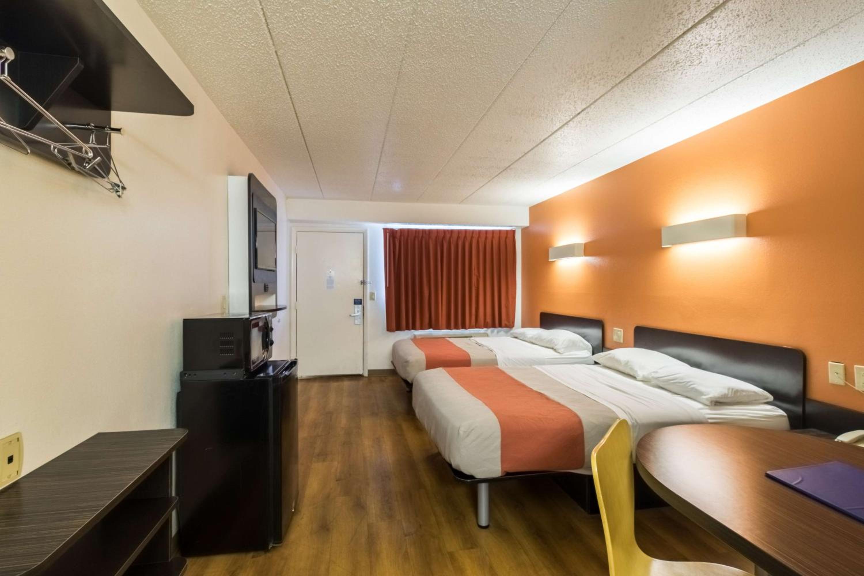 Quadruple Room - Non-Smoking - Photo 8