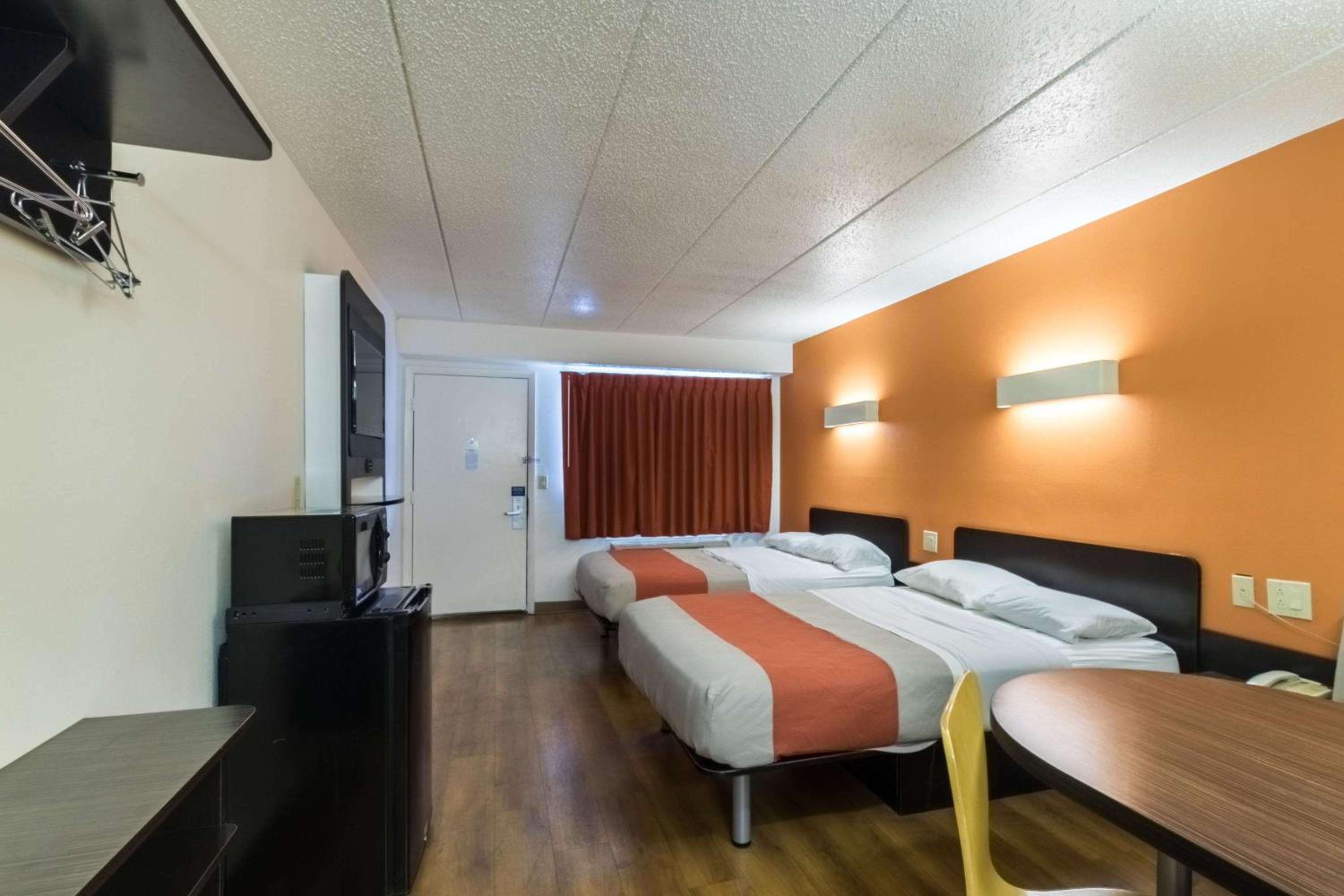 Quadruple Room - Non-Smoking - Photo 1