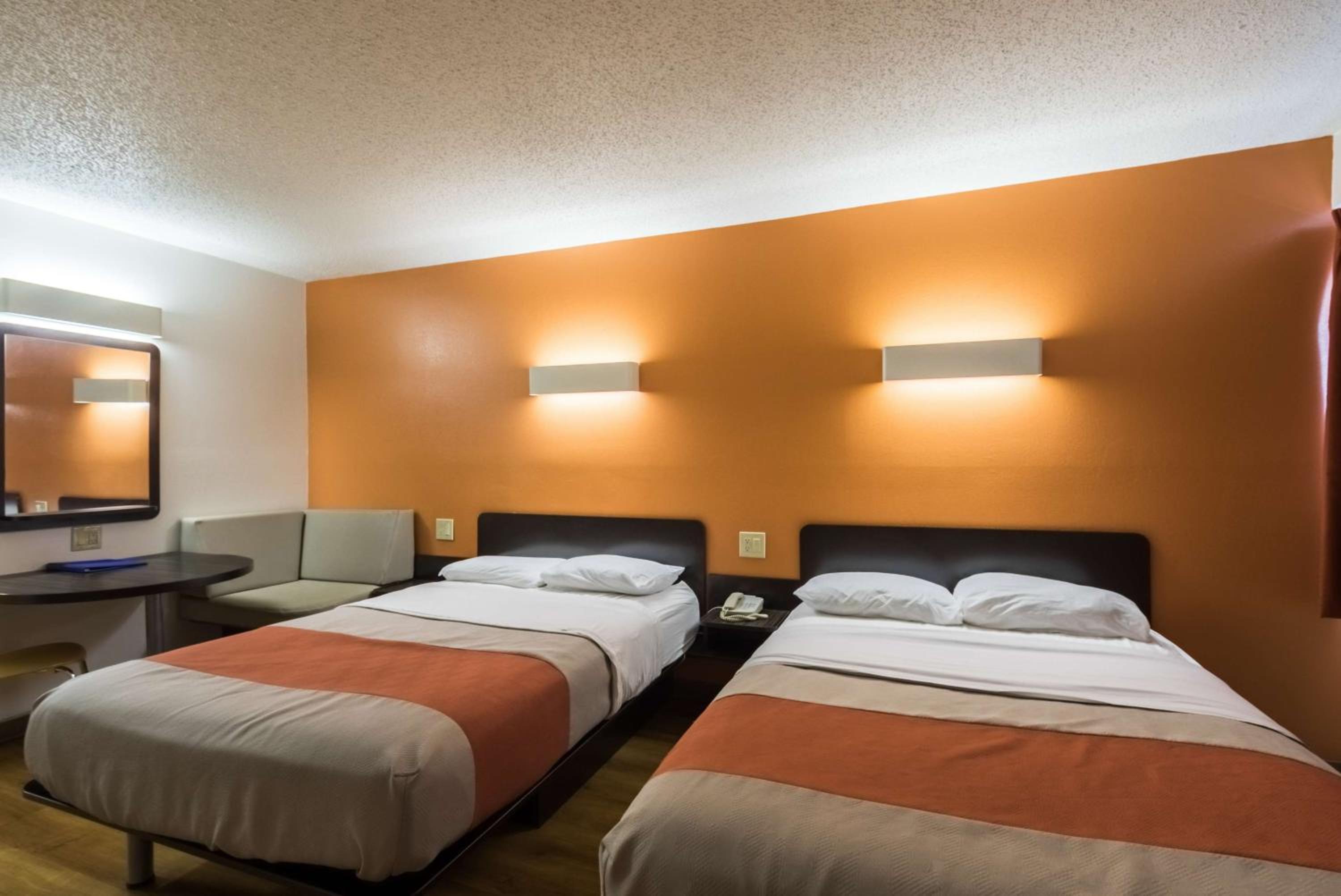 Quadruple Room - Non-Smoking - Photo 2