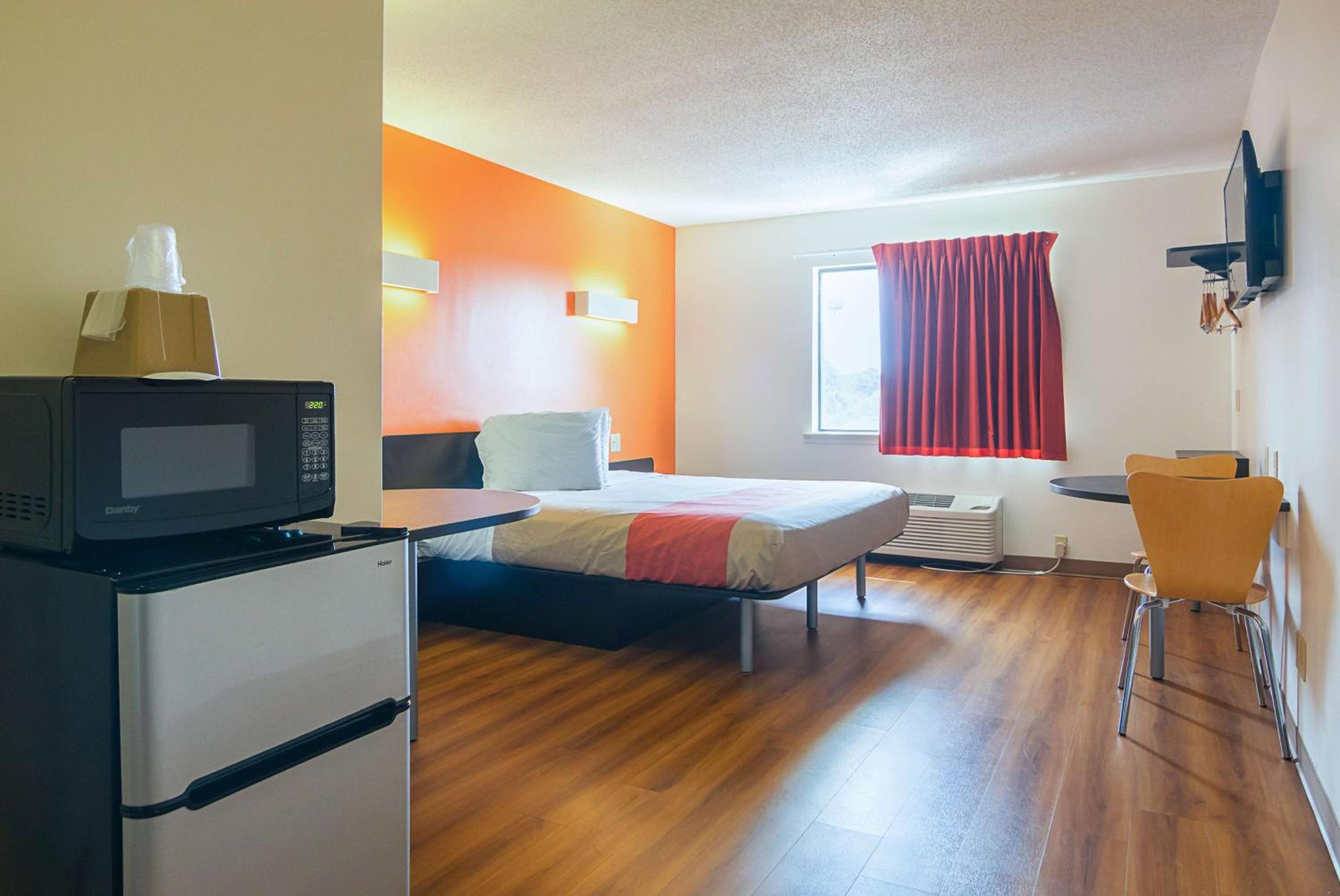 Deluxe King Room - Non-Smoking - Photo 1