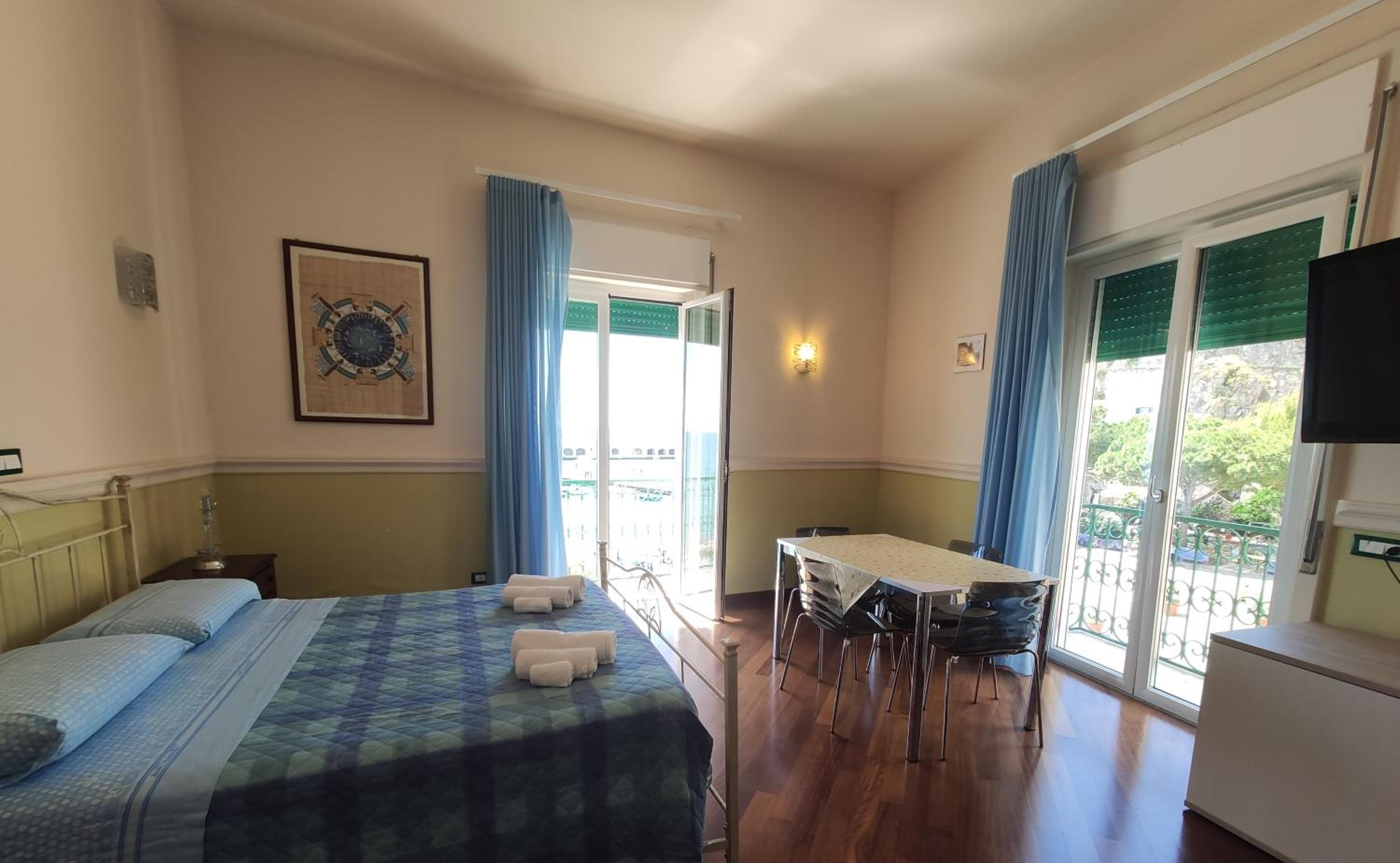 One-Bedroom Apartment with Sea View photo 1