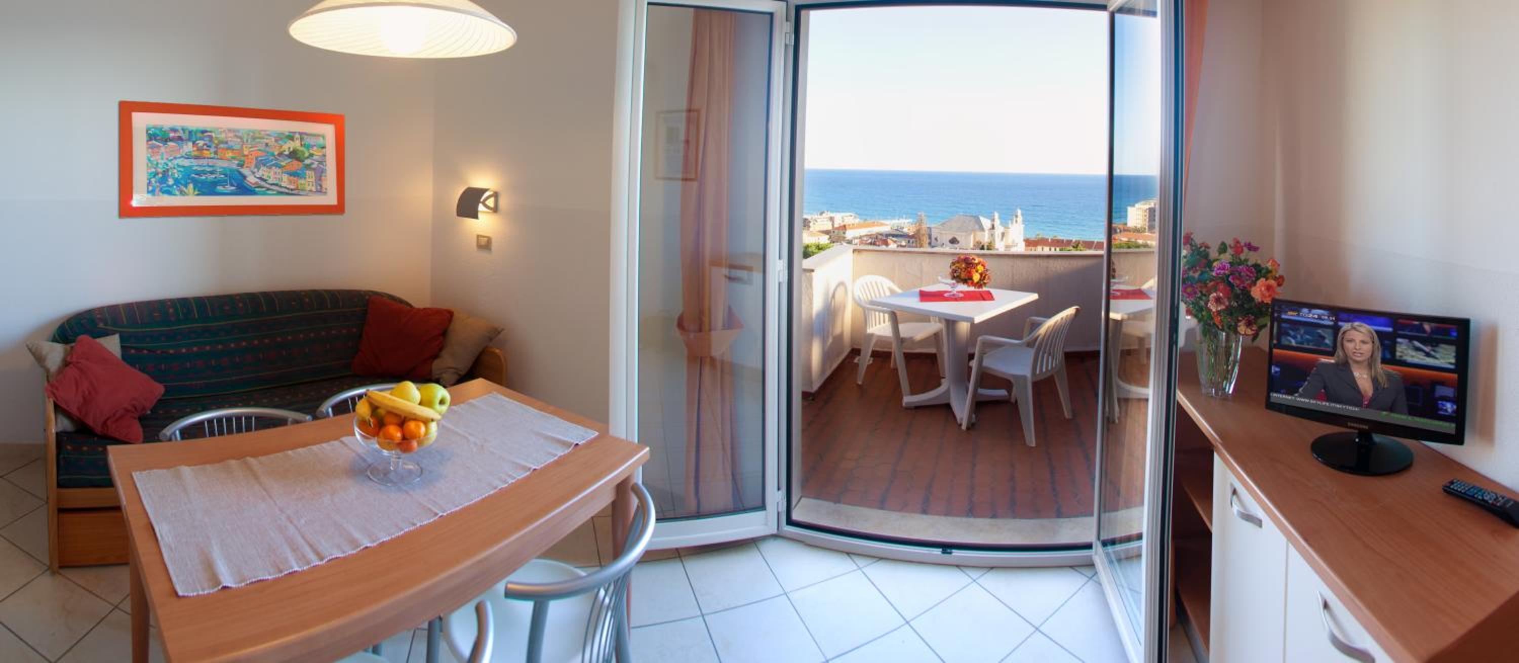 One-Bedroom Apartment with Balcony and Sea View (4 Adults)  photo 3