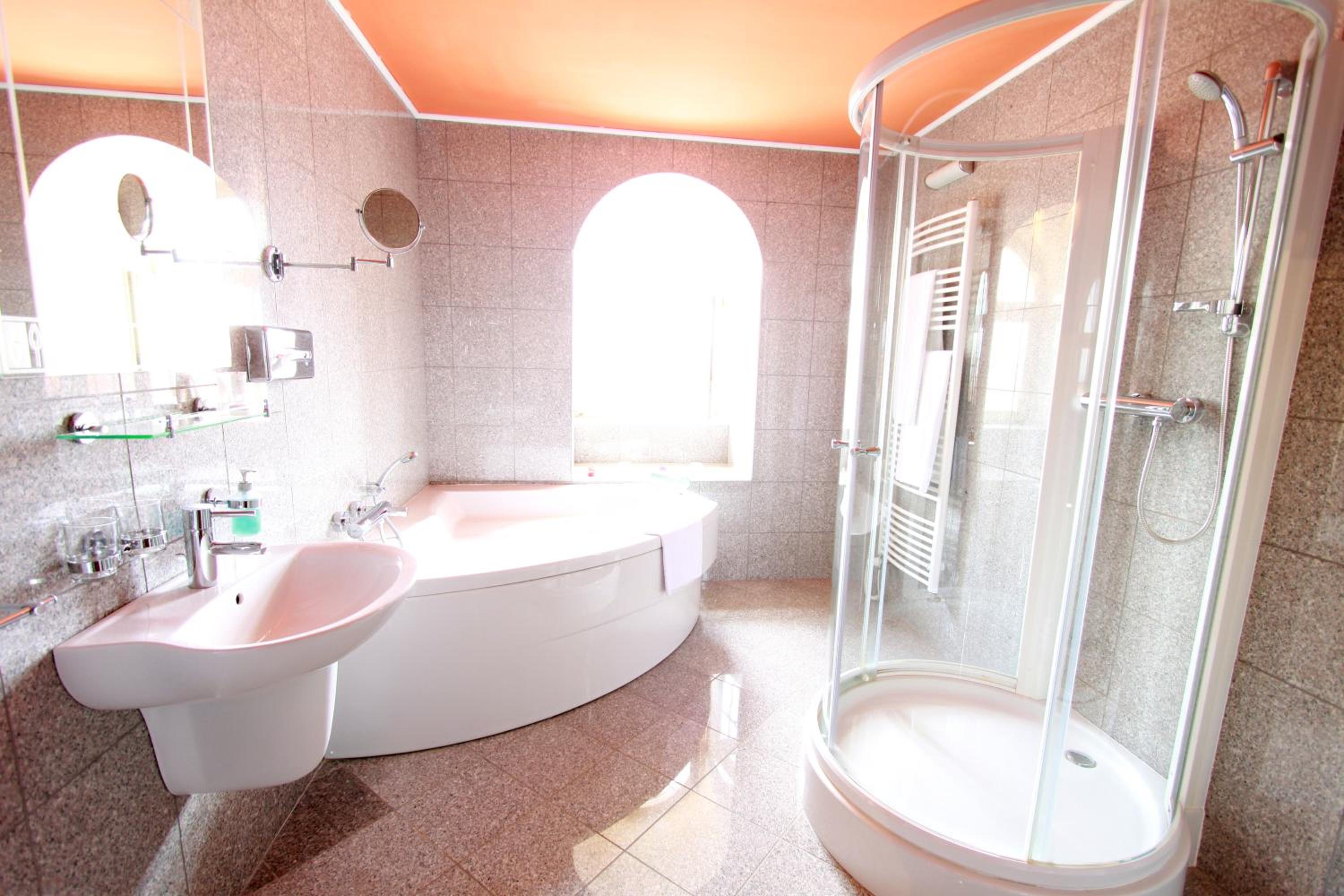 Suite - Photo 3