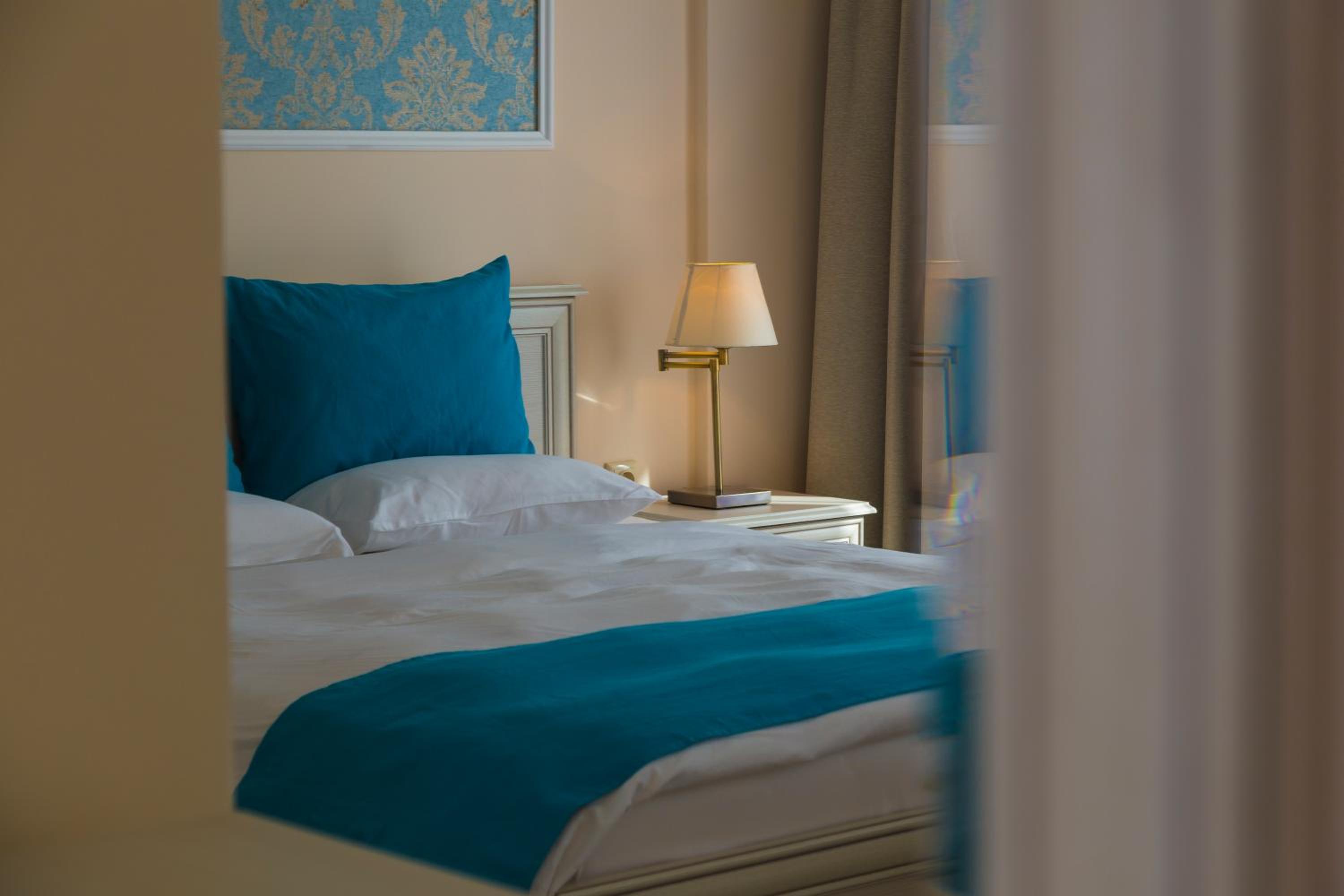 Junior Suite with Balcony and Park View  photo 3