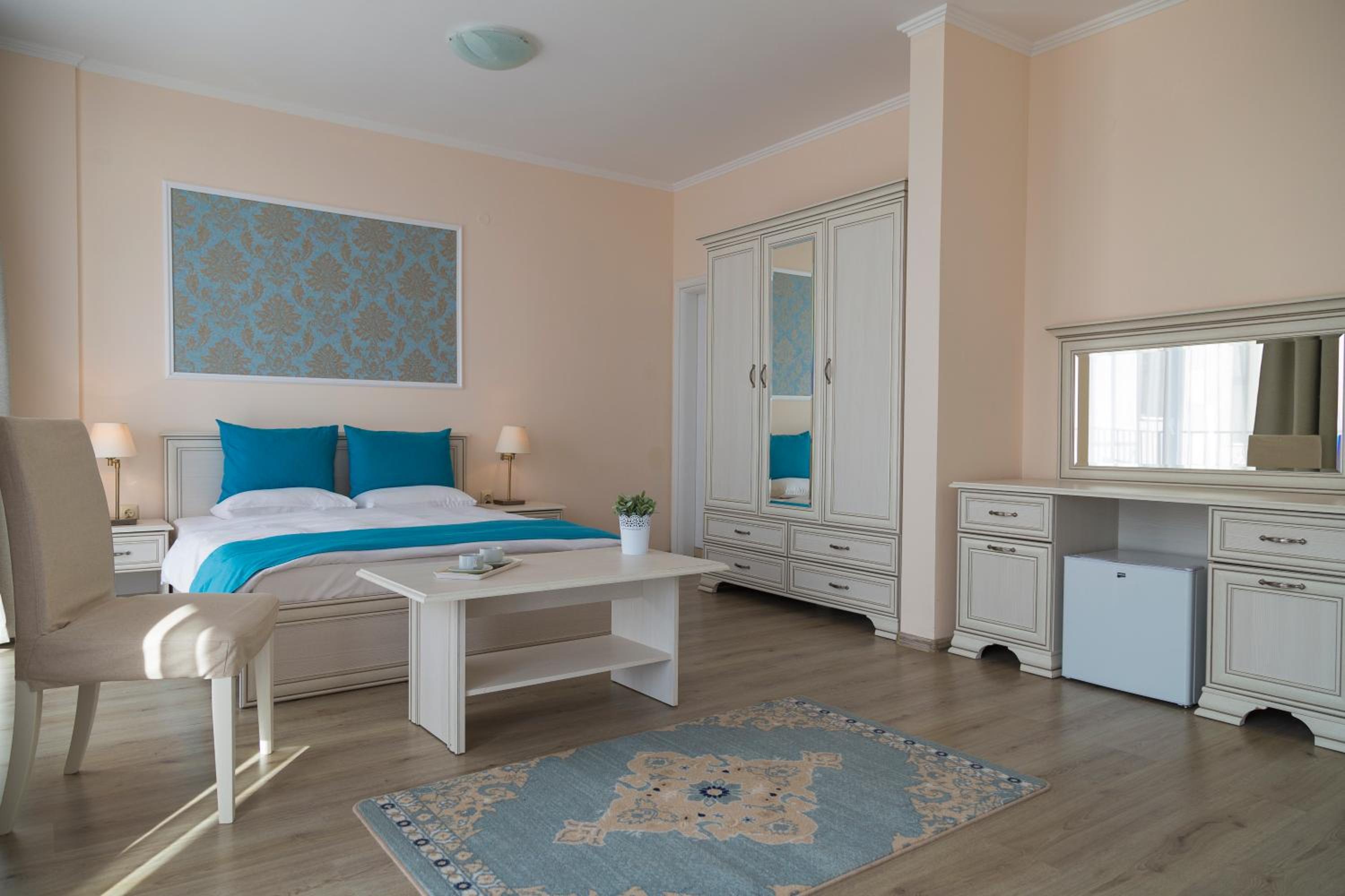 Junior Suite with Balcony and Park View  photo 1