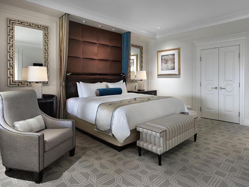 Prestige Luxury King + Prestige Luxury 2 Queen Suite