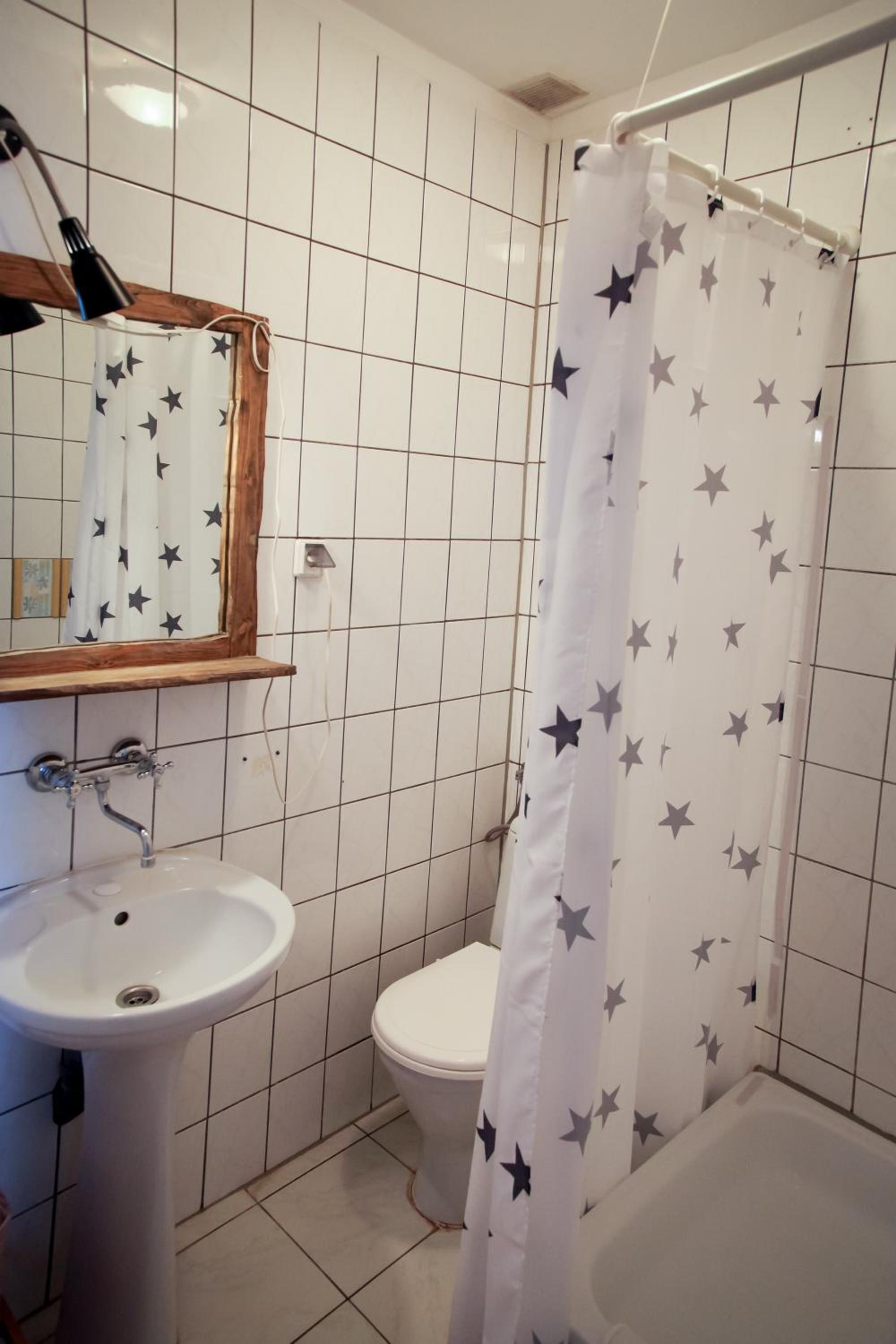 Quadruple Room with Private Bathroom photo 3