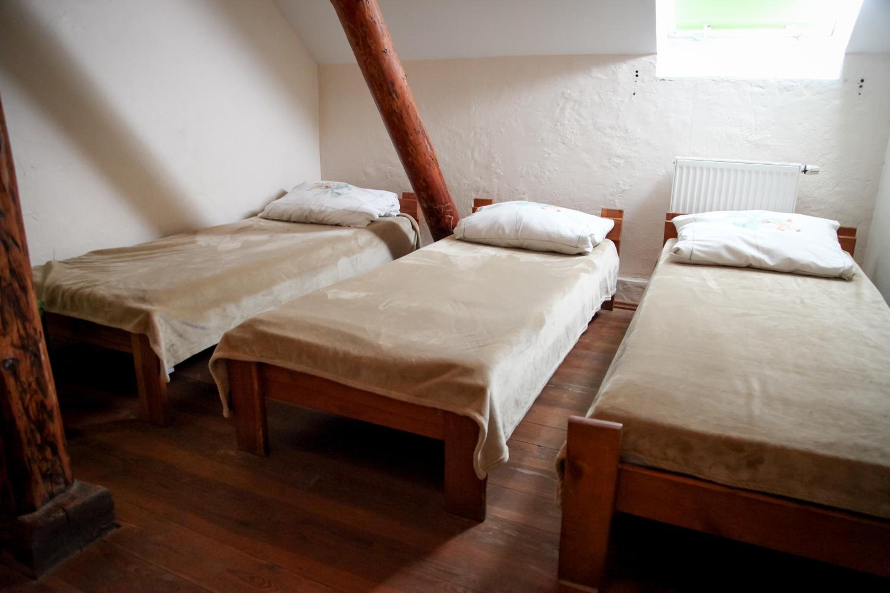 Basic Triple Room with Shared Bathroom photo 1