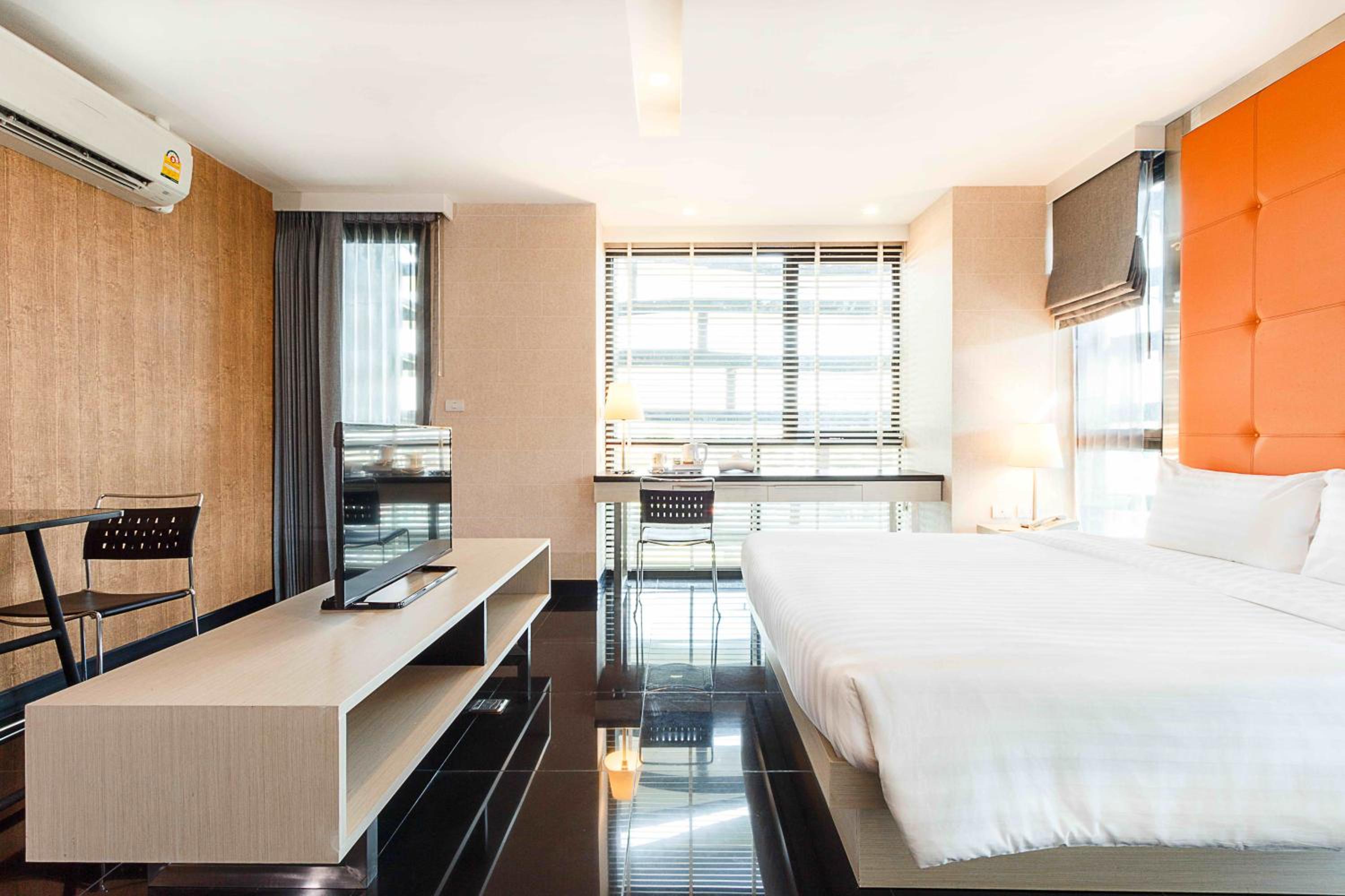 Deluxe King Room - Photo 5