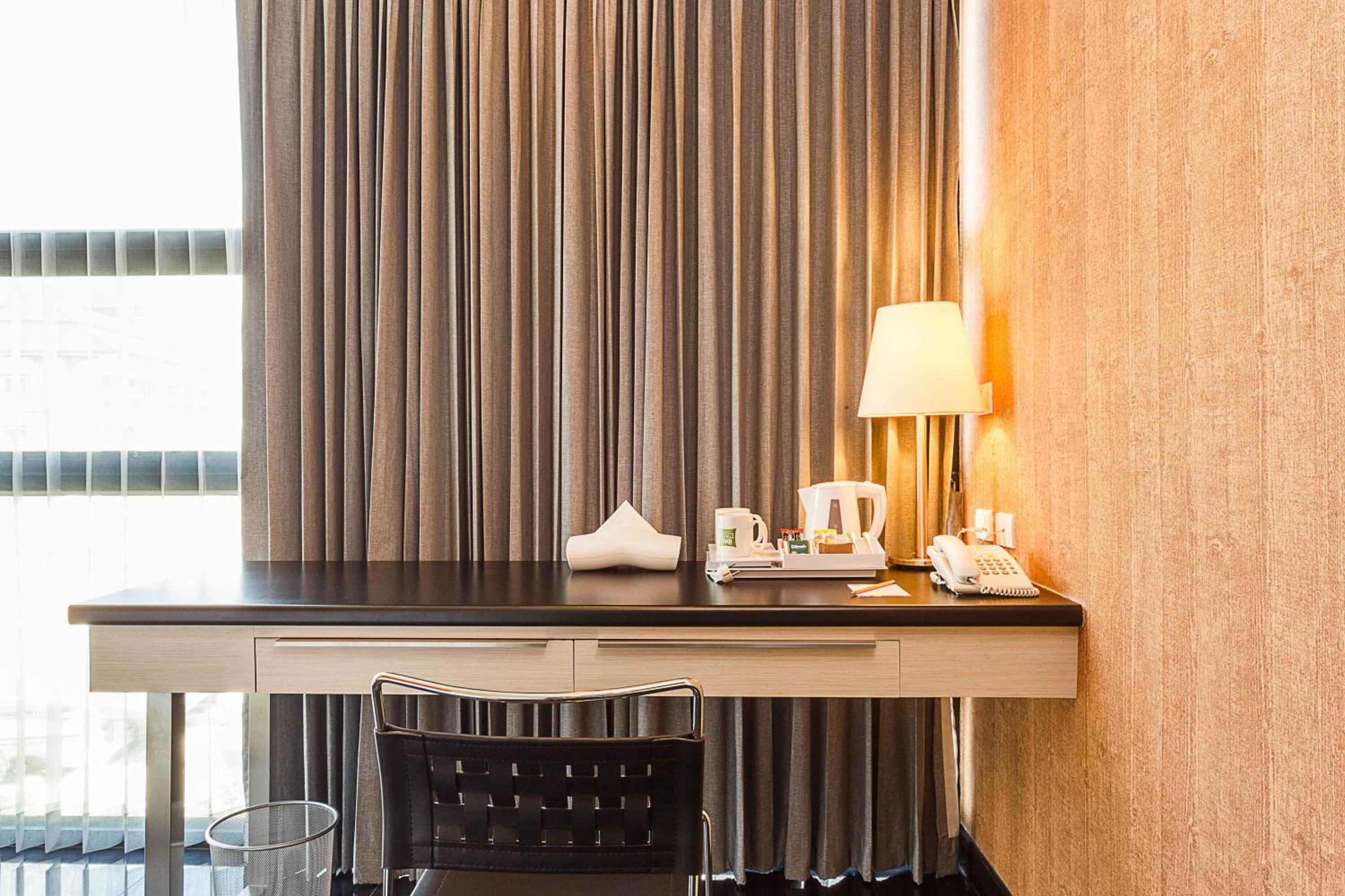 Deluxe King Room - Photo 3