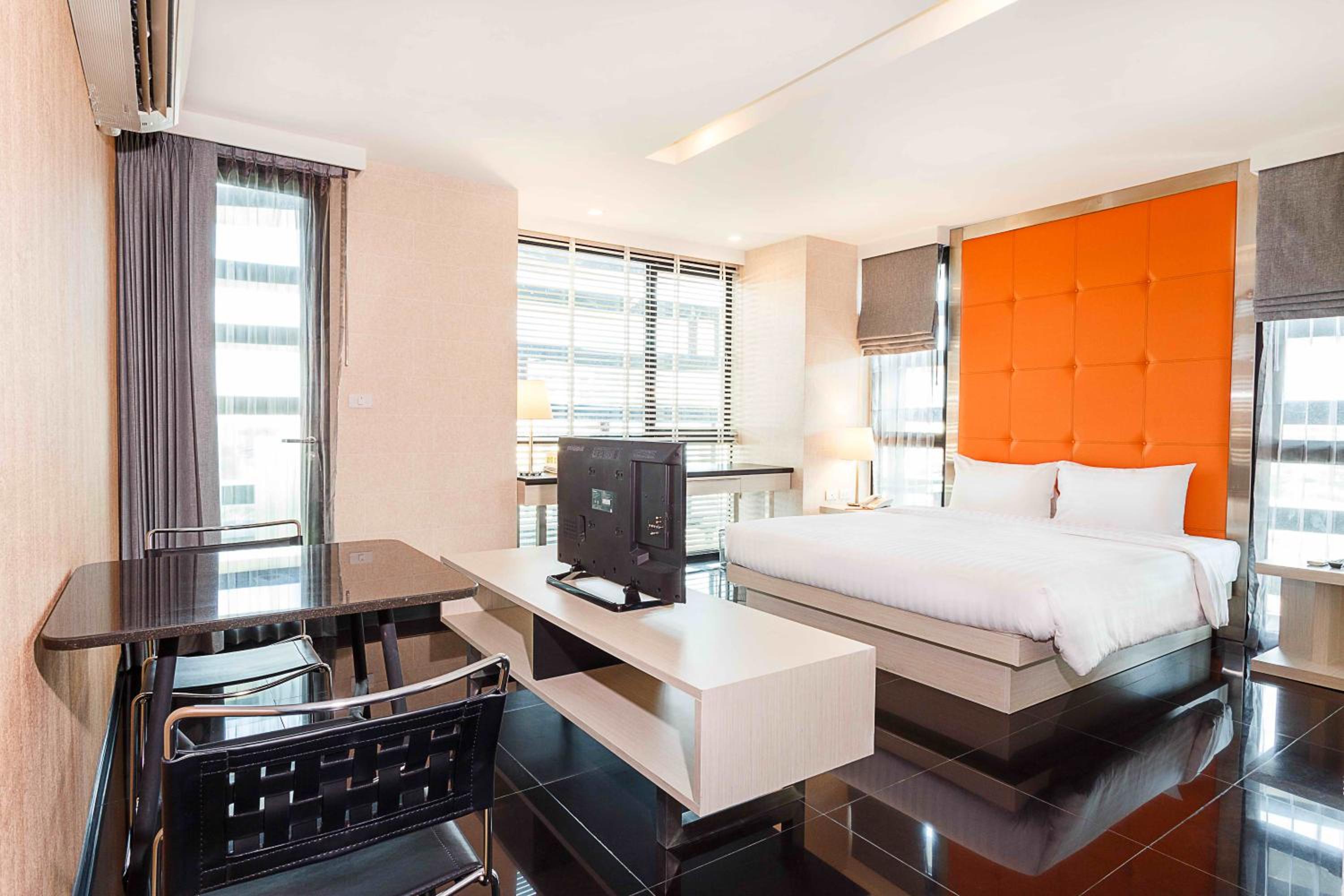 Deluxe King Room - Photo 6