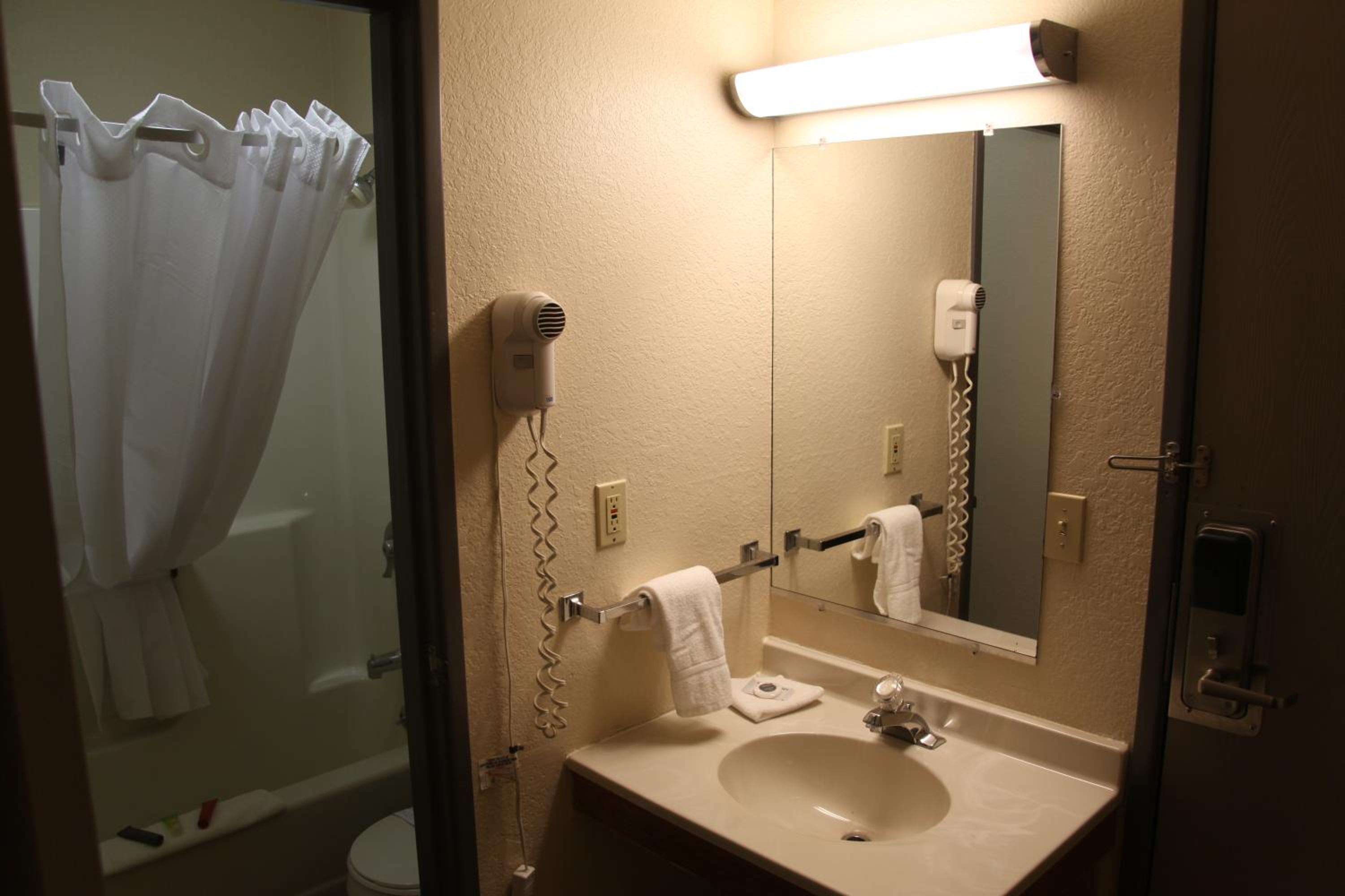 King Room - Non-Smoking - Photo 1