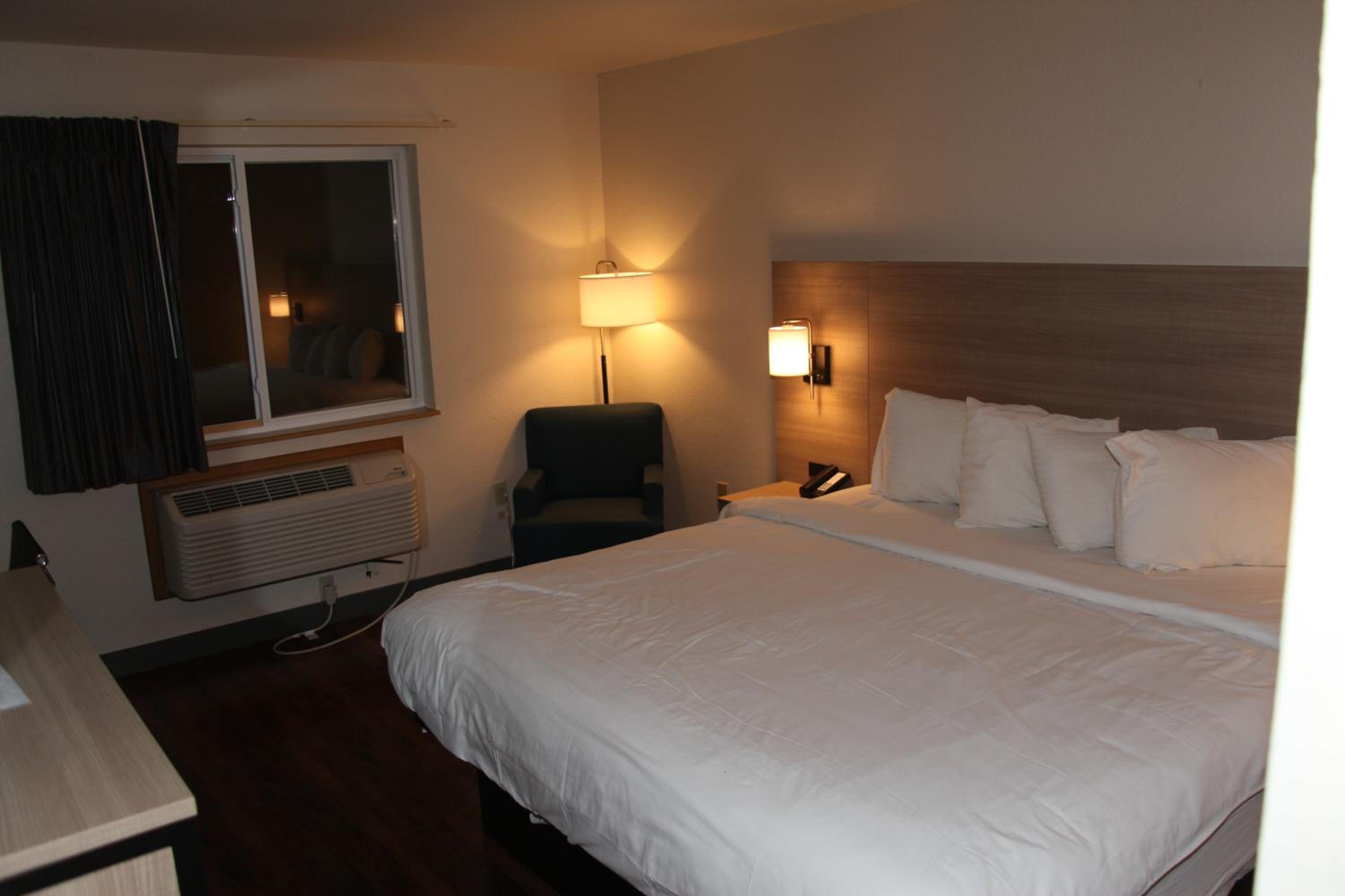 King Room - Non-Smoking - Photo 2