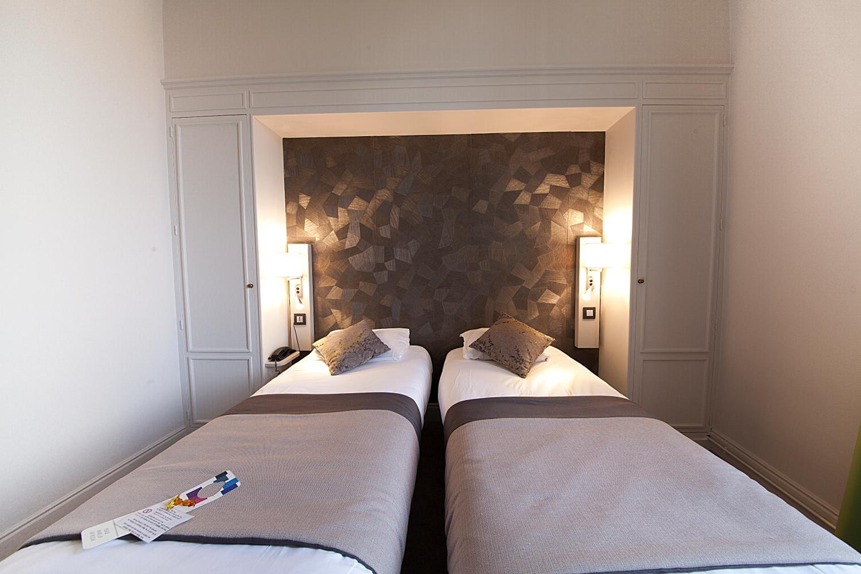 Twin Room - Photo 2