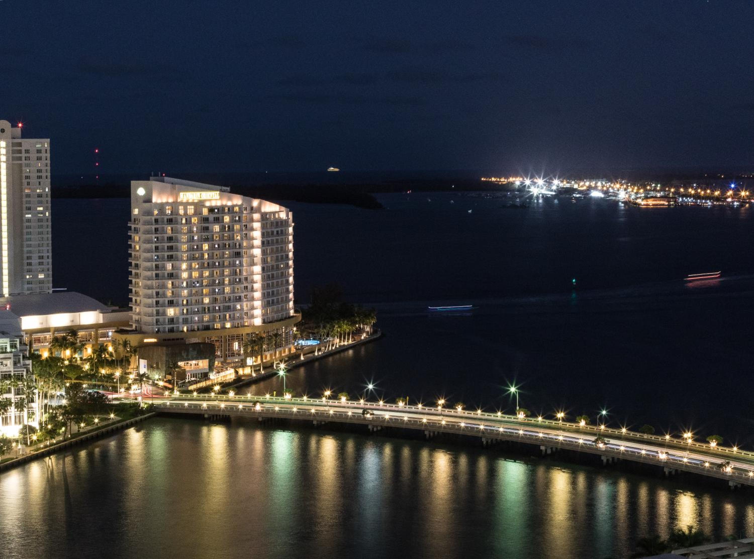 Two-Bedroom Apartment - Oceanfront thumbnail 6