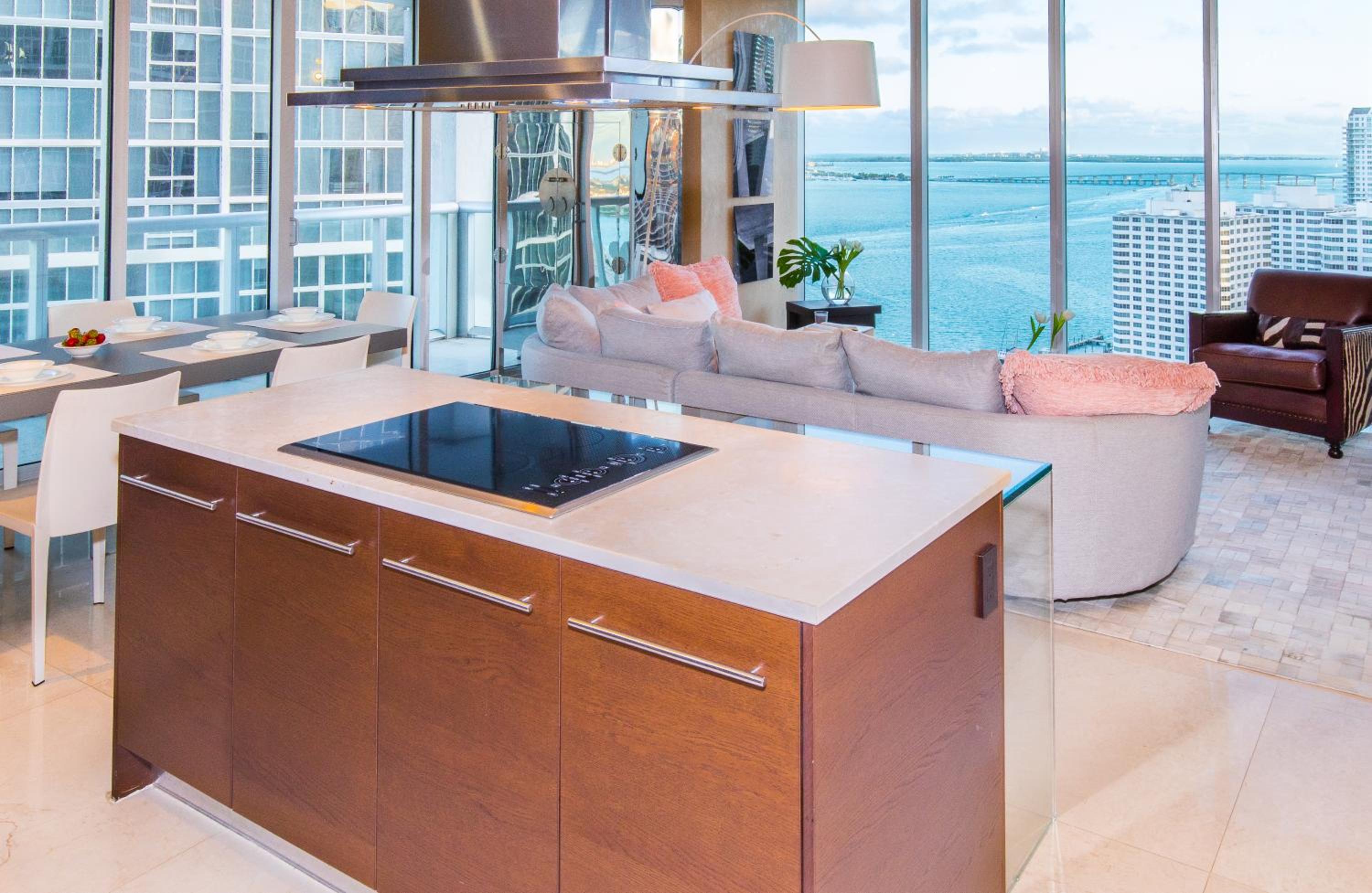 Two-Bedroom Apartment - Oceanfront thumbnail 6