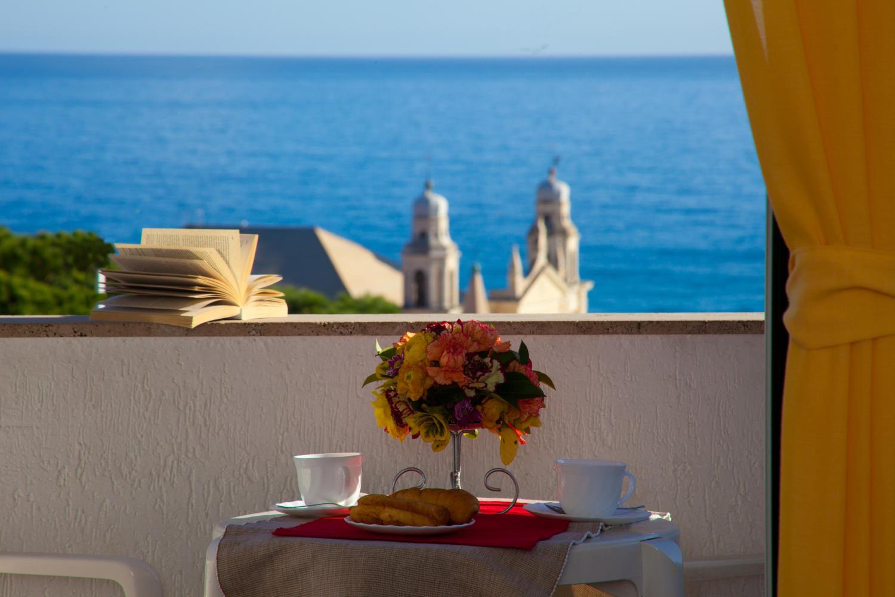One-Bedroom Apartment with Balcony and Sea View (4 Adults)  photo 2