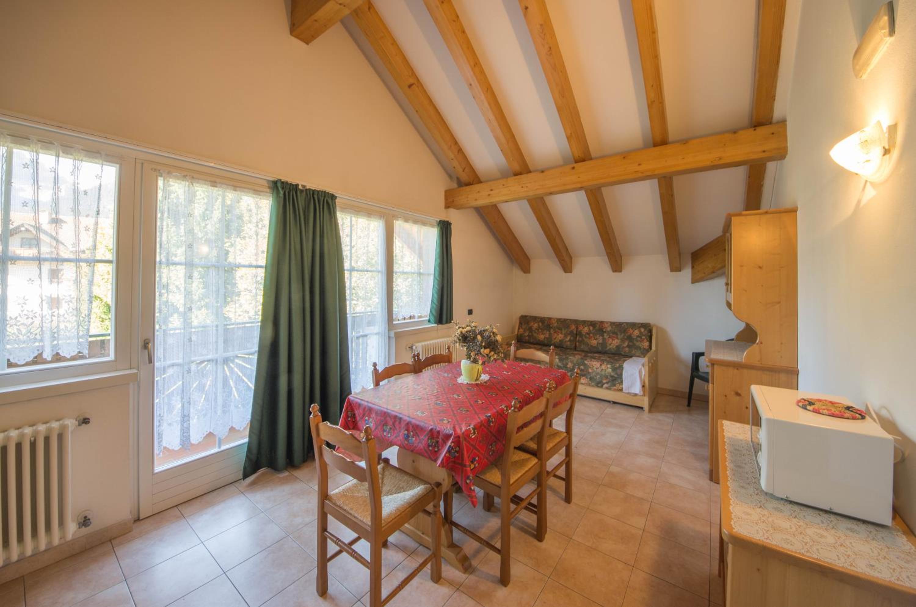 One-Bedroom Apartment (4 Adults) photo 2