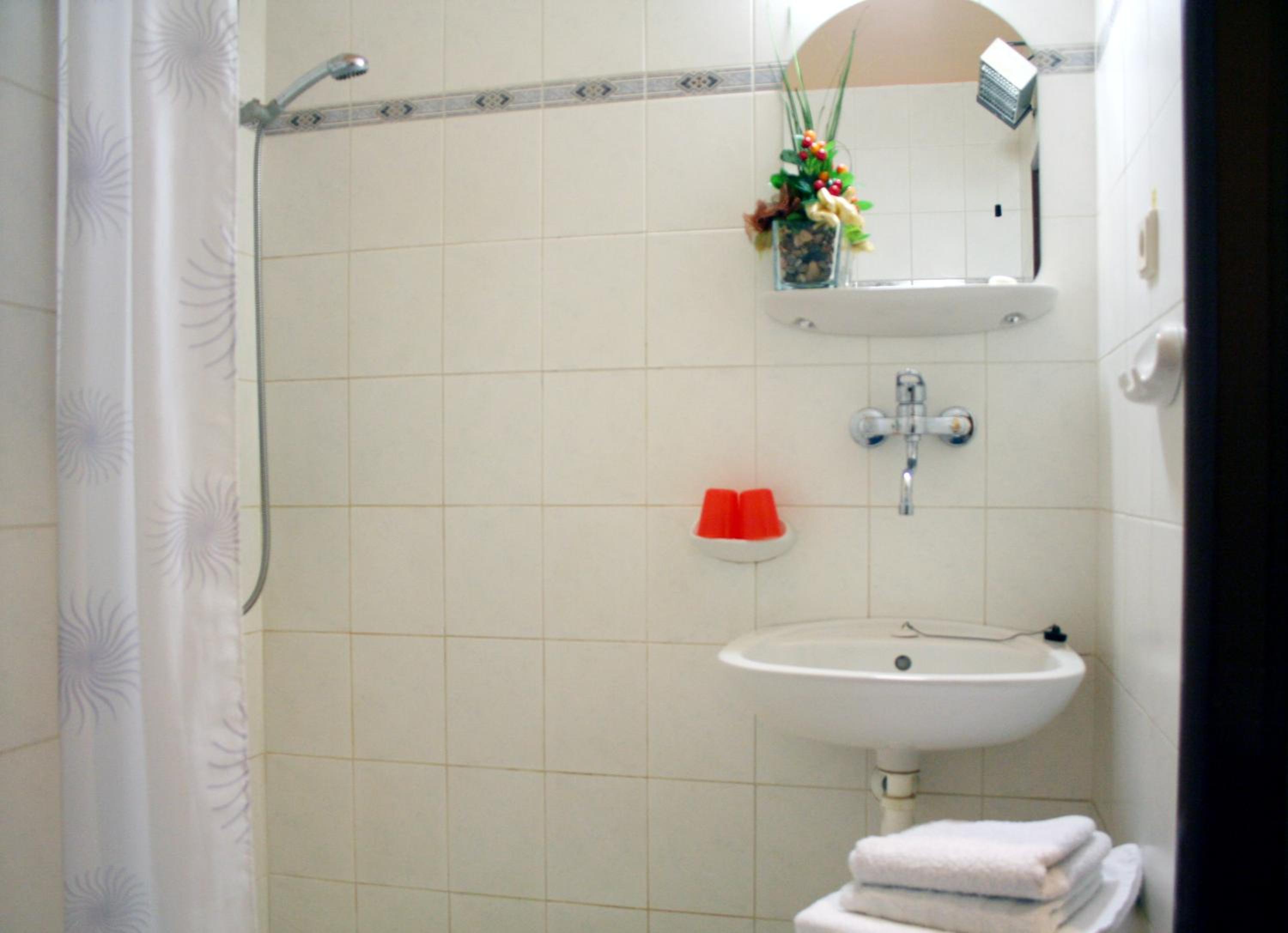 Triple Room with Private Bathroom - Photo 5