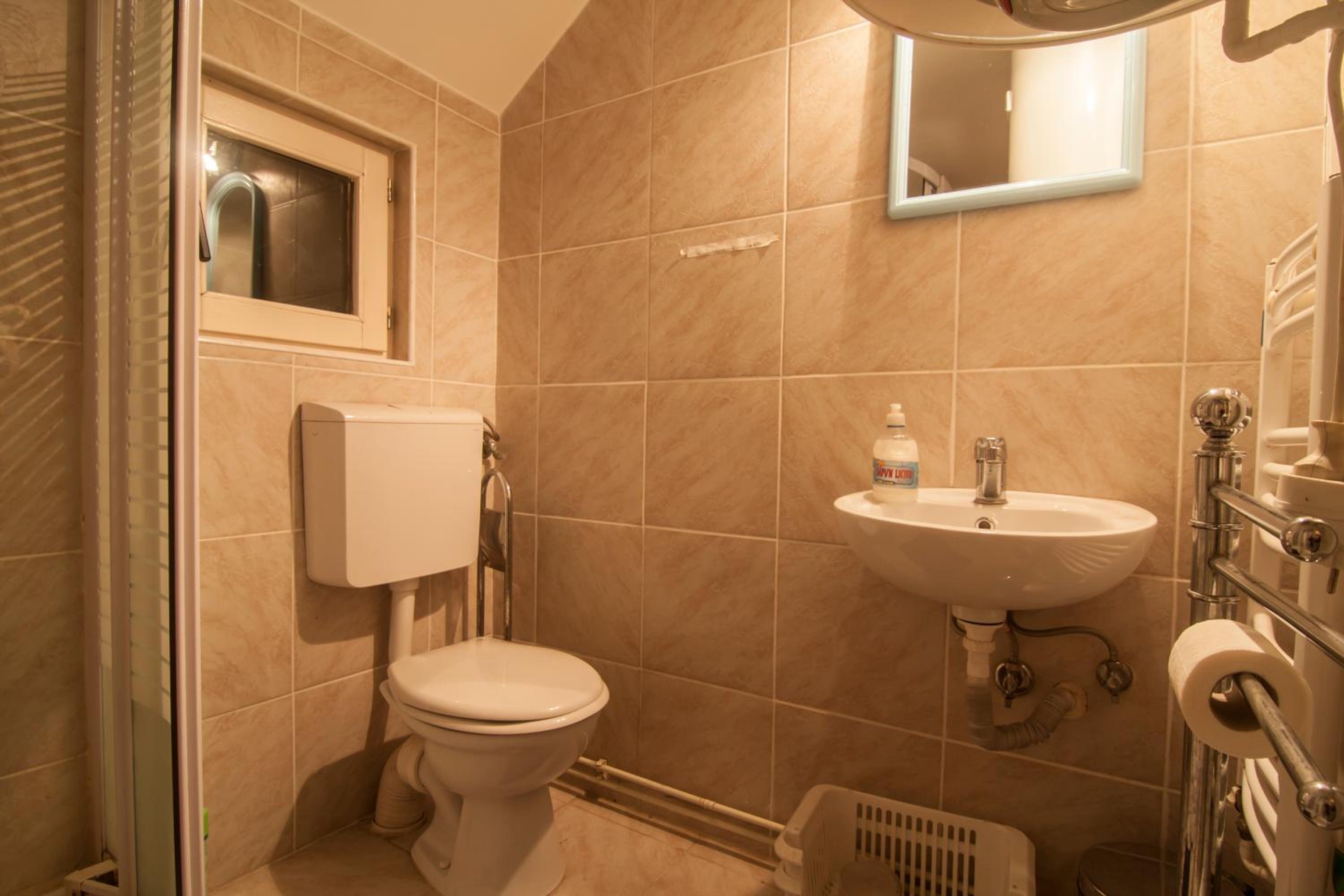 Deluxe Double Room (2 Adults + 1 Child) photo 3