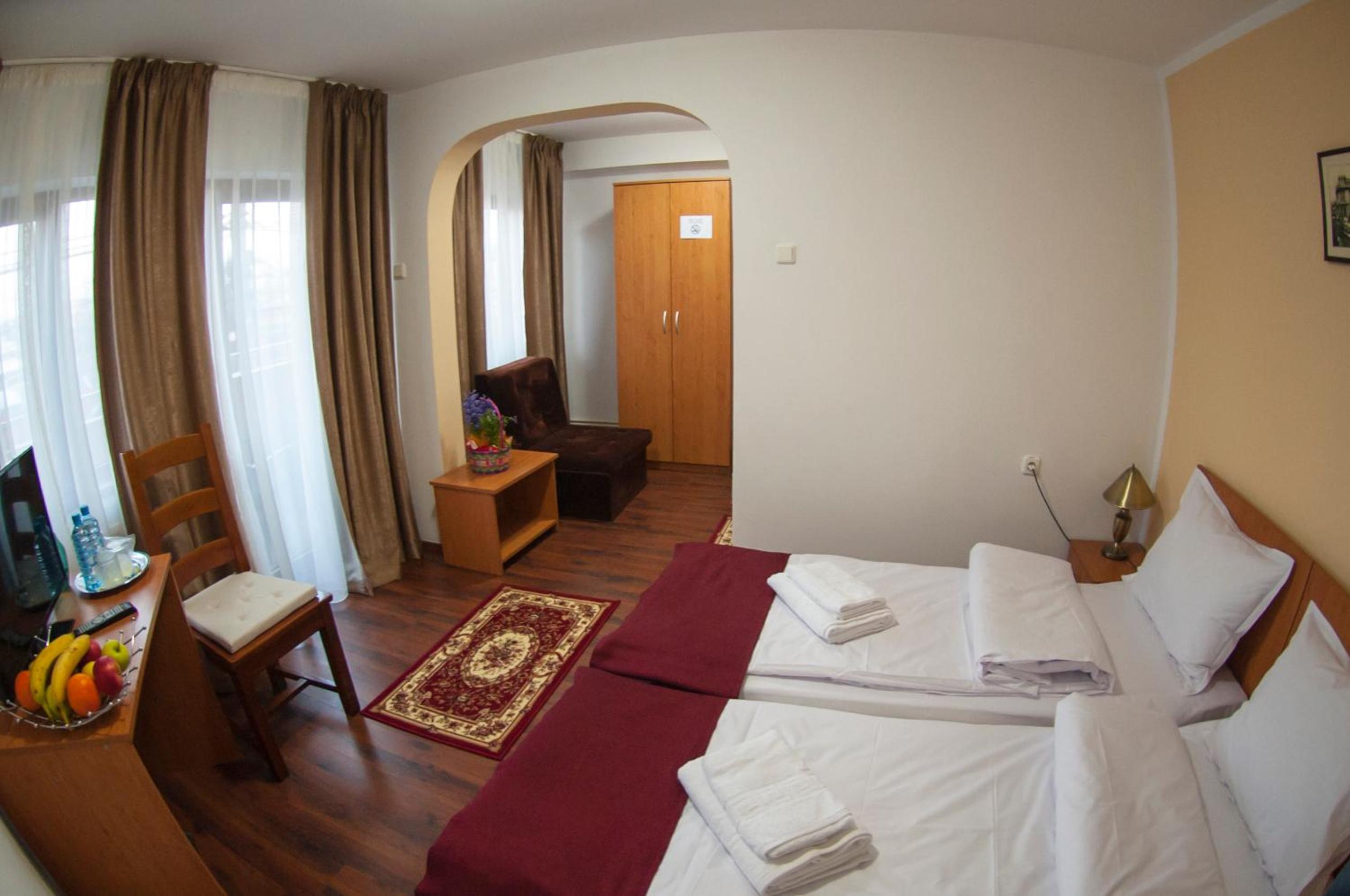 Twin Room - Photo 14