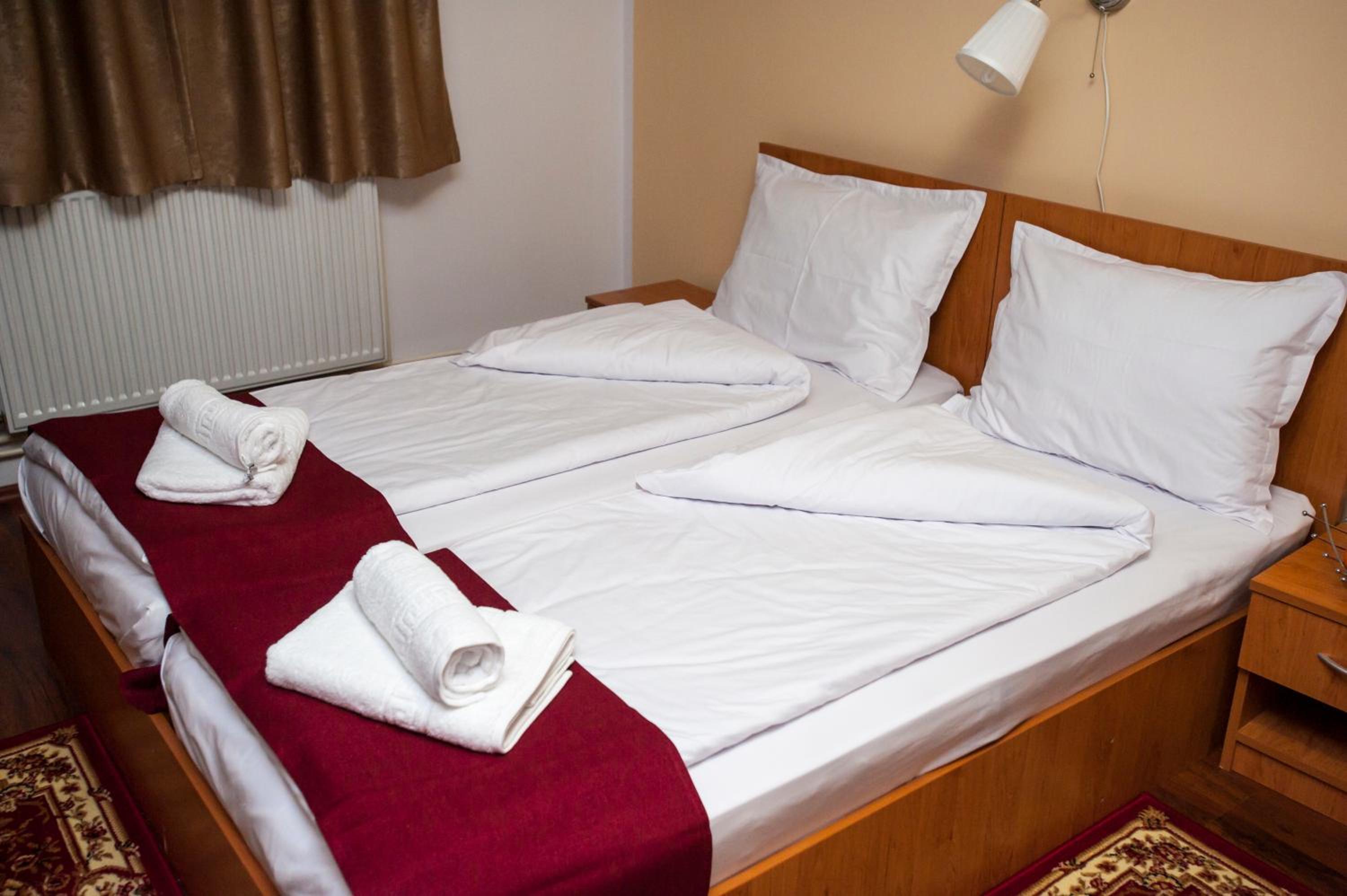 Twin Room - Photo 17