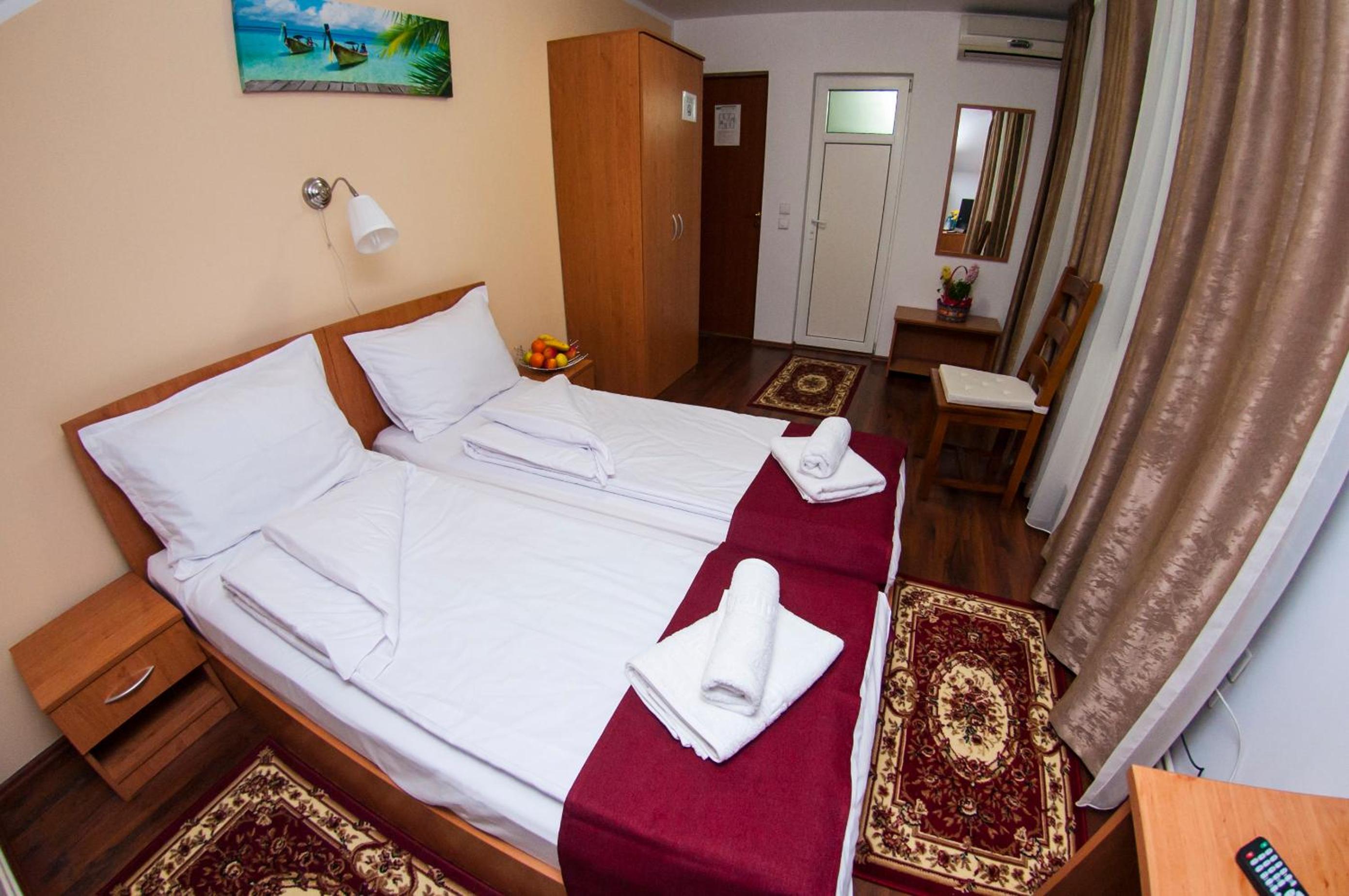 Twin Room - Photo 7