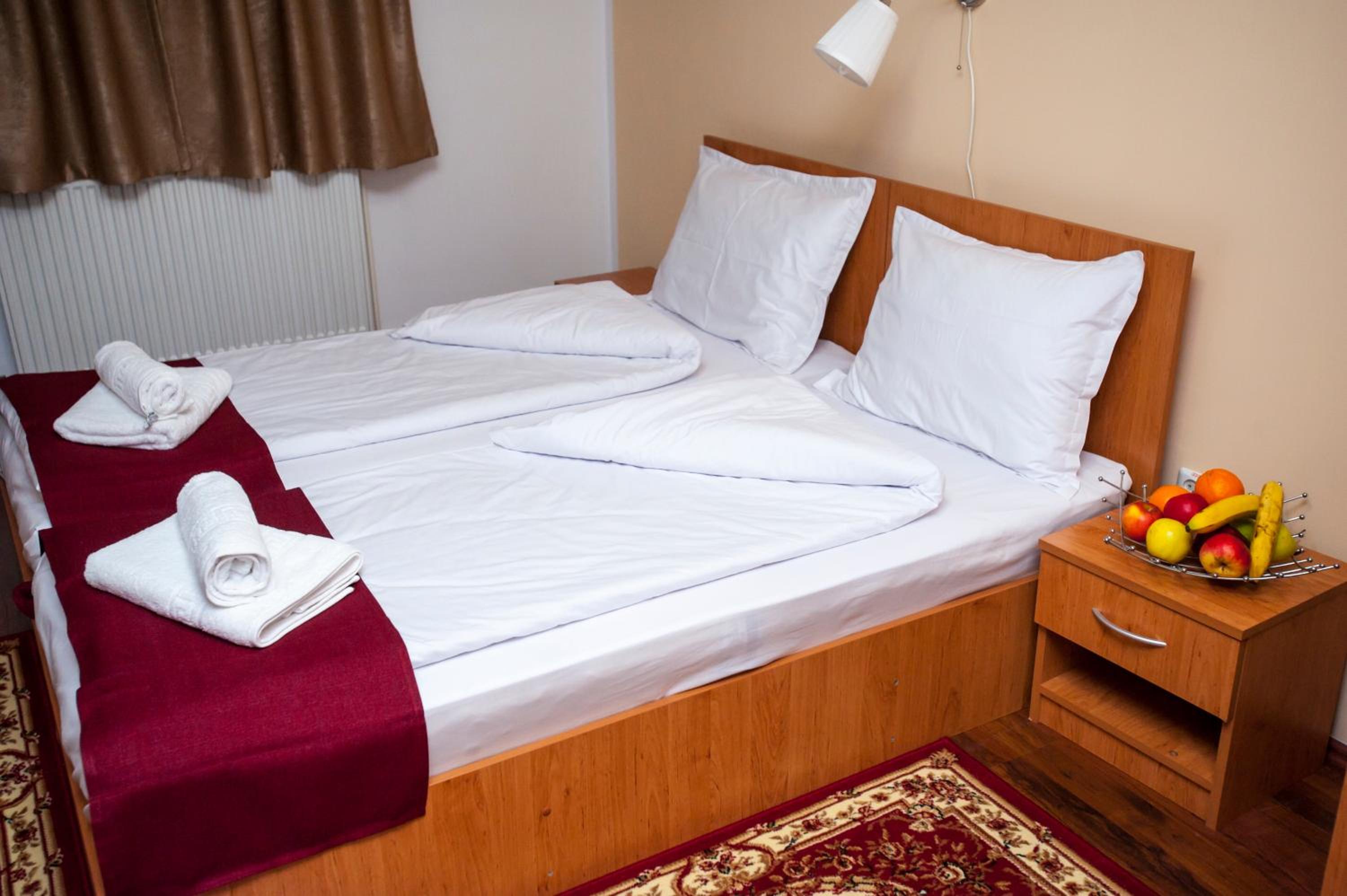 Twin Room - Photo 10