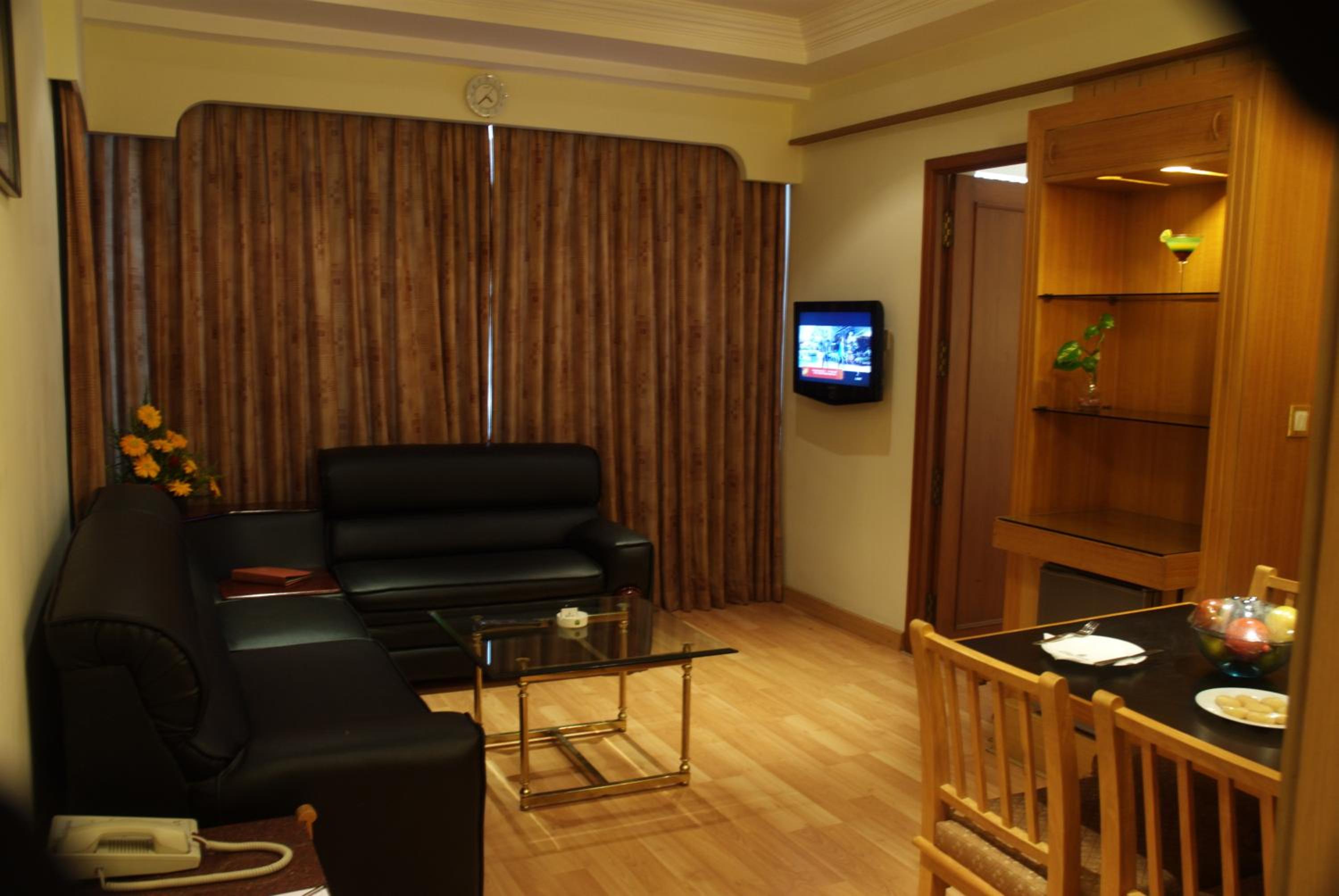 Suite - Photo 3