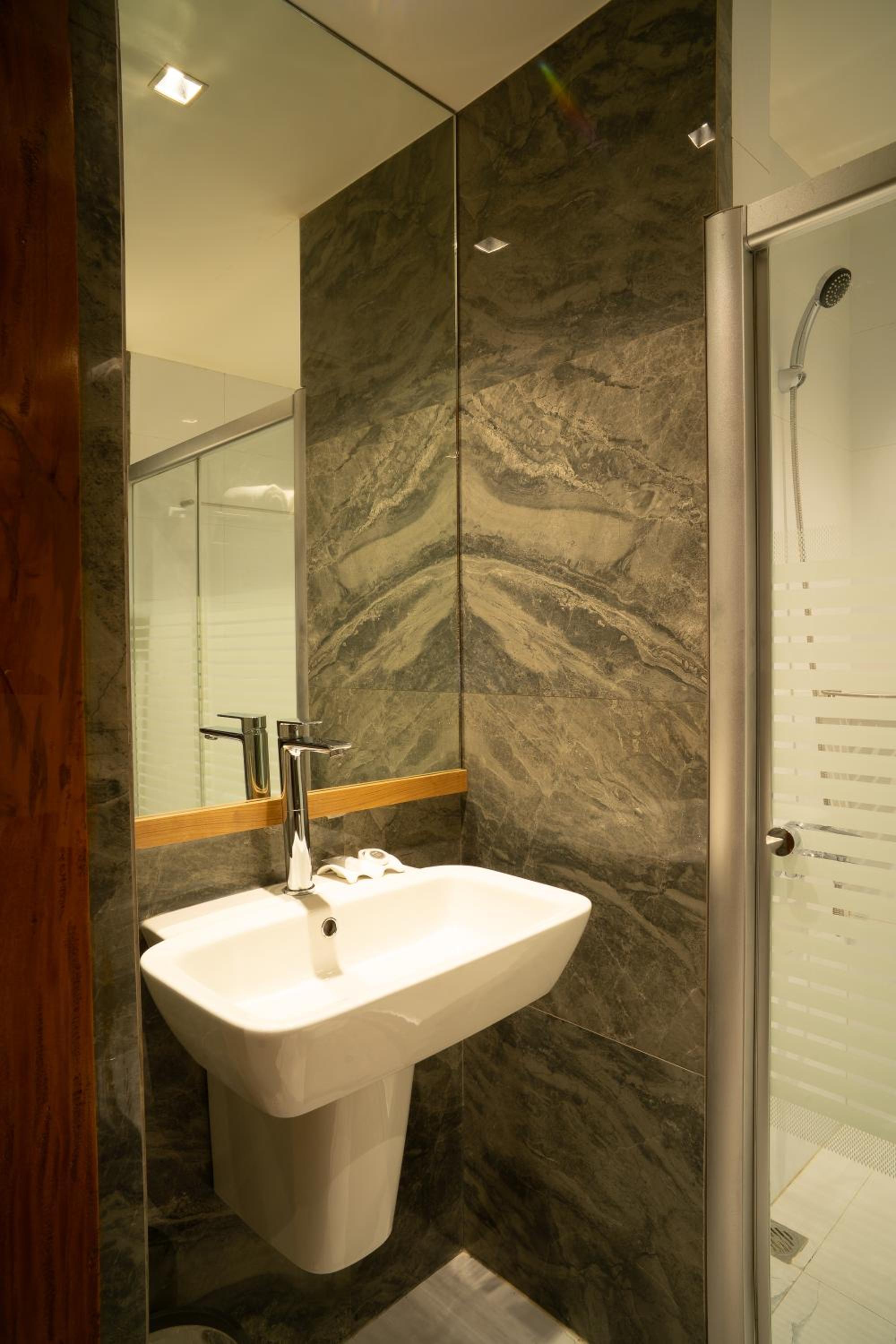 King Suite - Photo 8