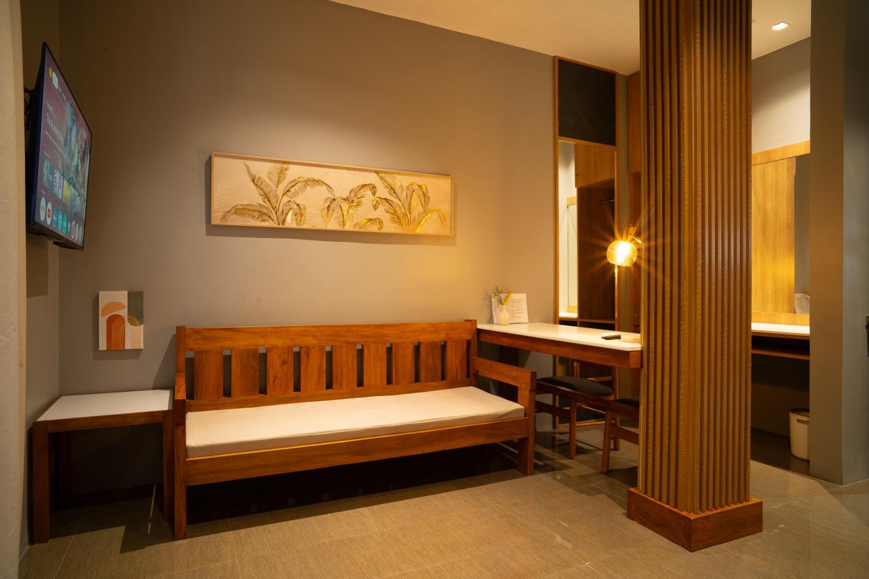 King Suite - Photo 2