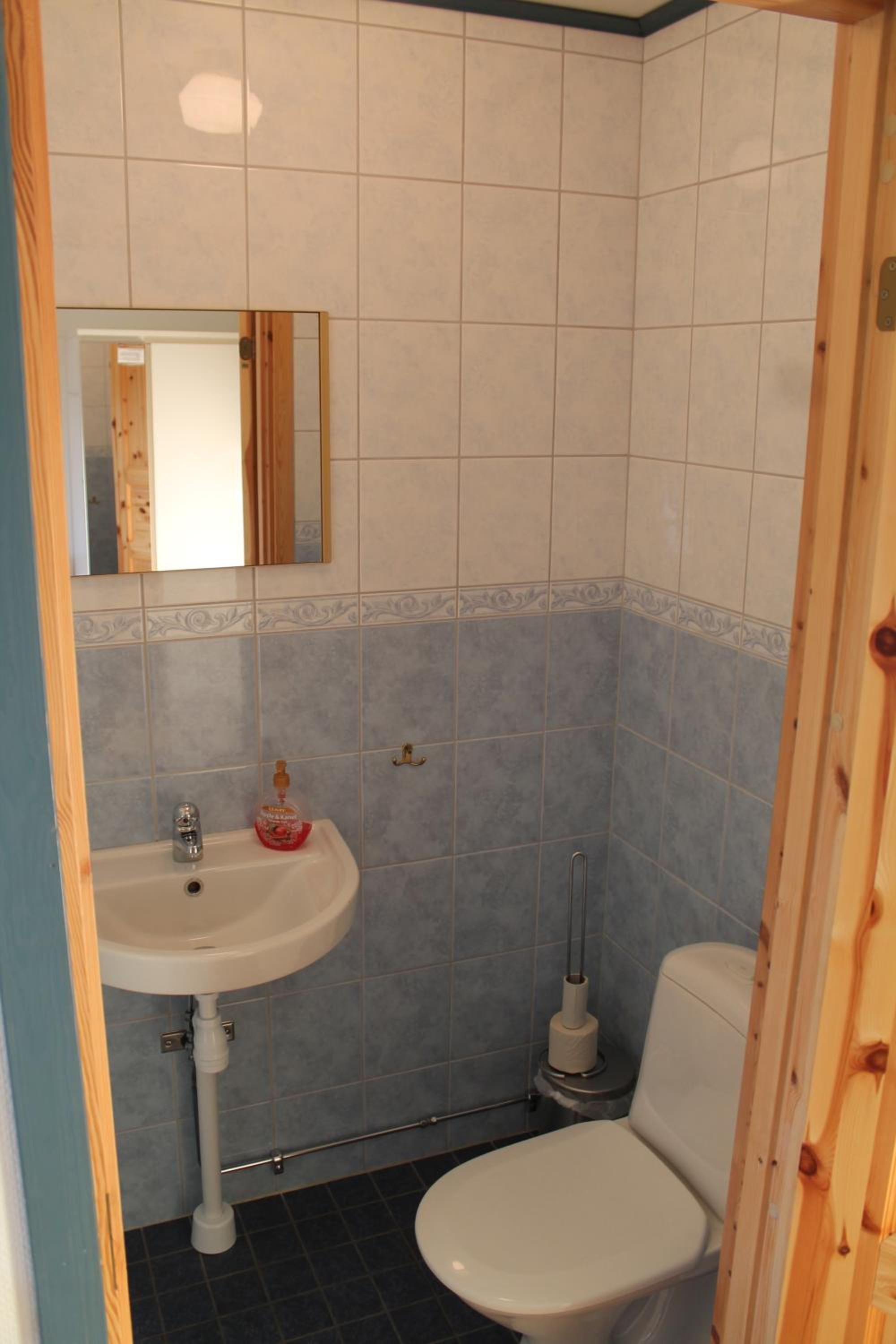 Comfort Twin Room (Private Toilet - Shared Shower) - Photo 2